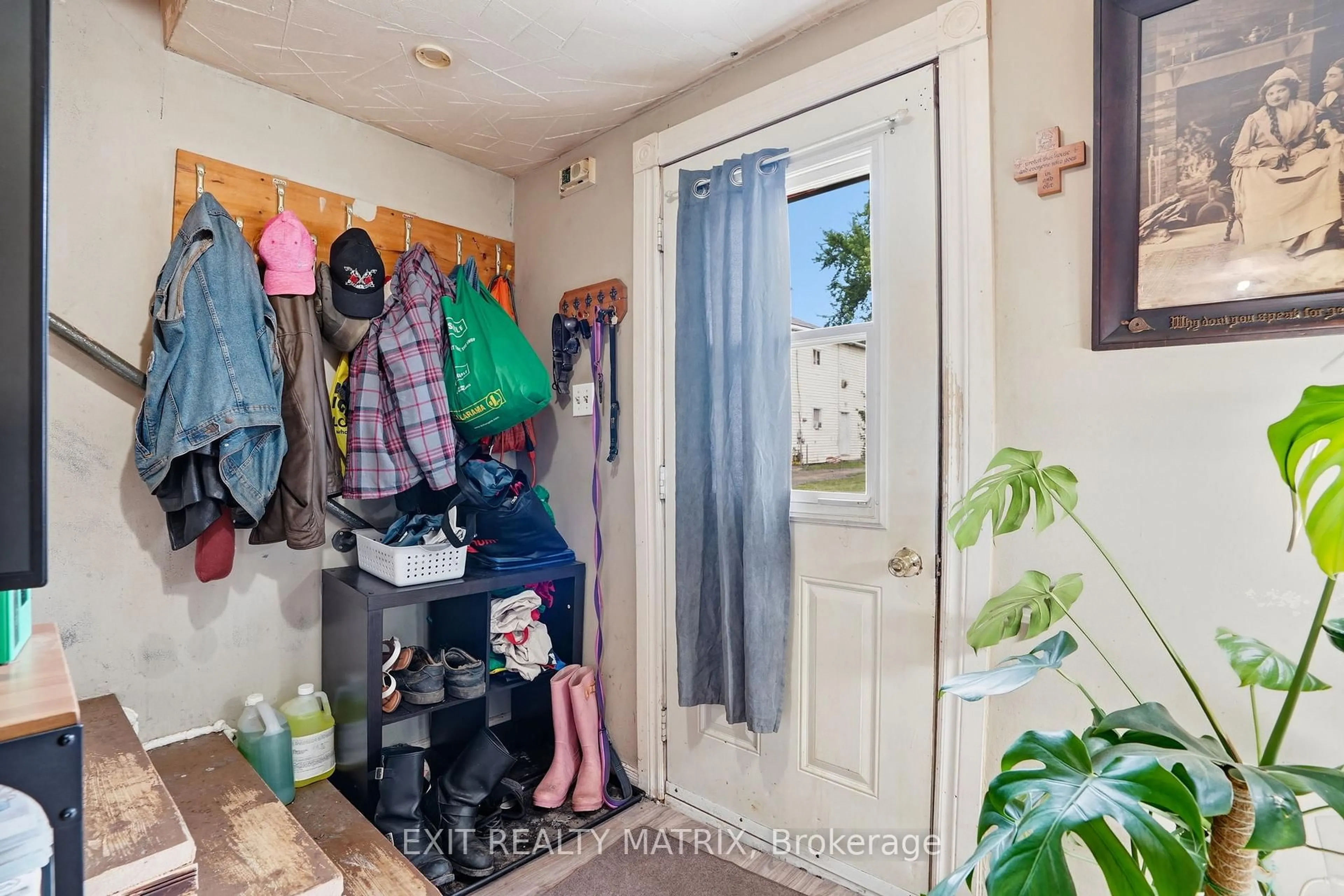 Unknown for 10 Peter St, Champlain Ontario K0B 1K0