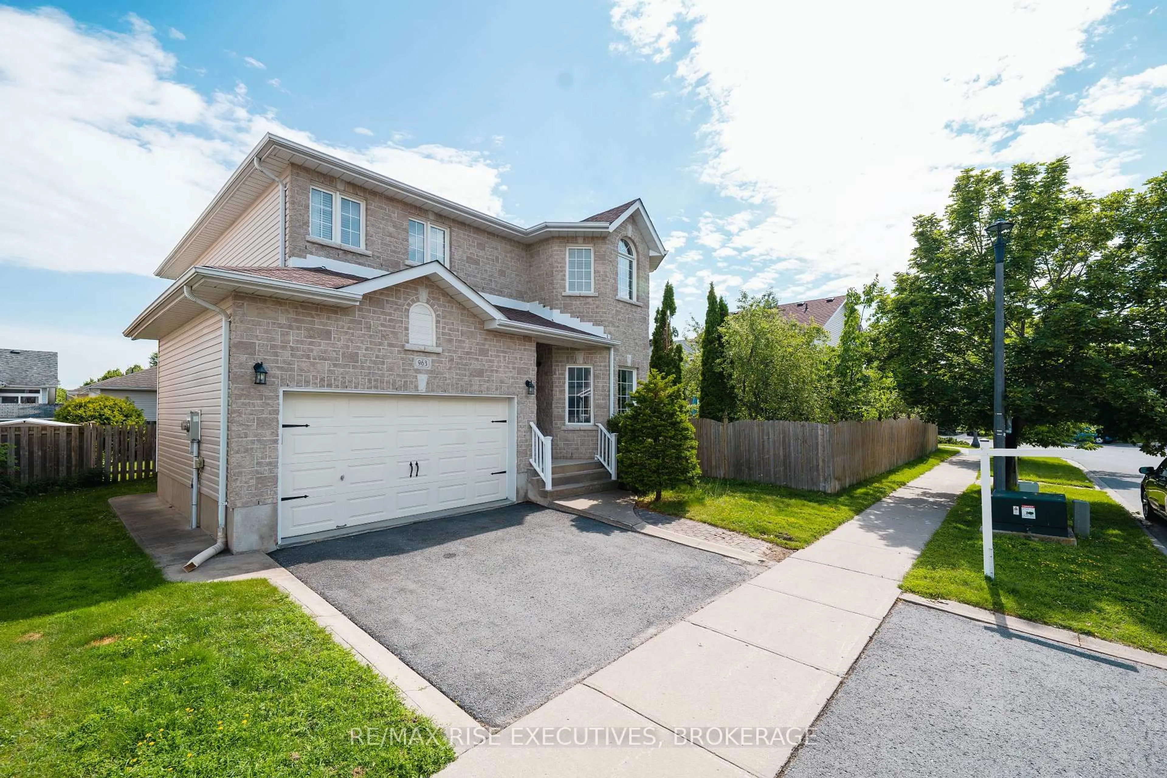 A pic from outside/outdoor area/front of a property/back of a property/a pic from drone, street for 963 Bluffwood Ave, Kingston Ontario K7K 7K5