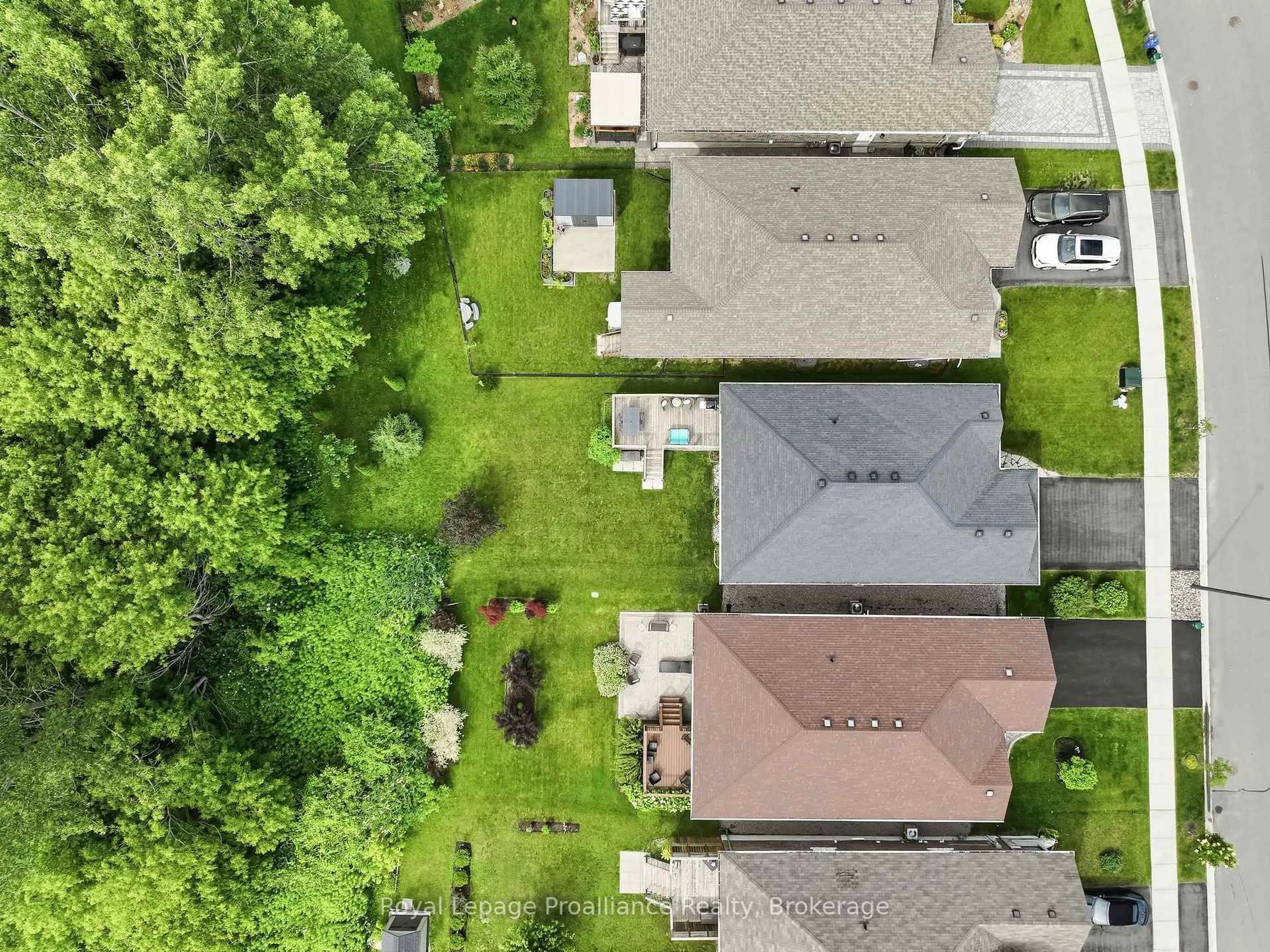 A pic from outside/outdoor area/front of a property/back of a property/a pic from drone, street for 76 Royal Gala Dr, Brighton Ontario K0K 1H0