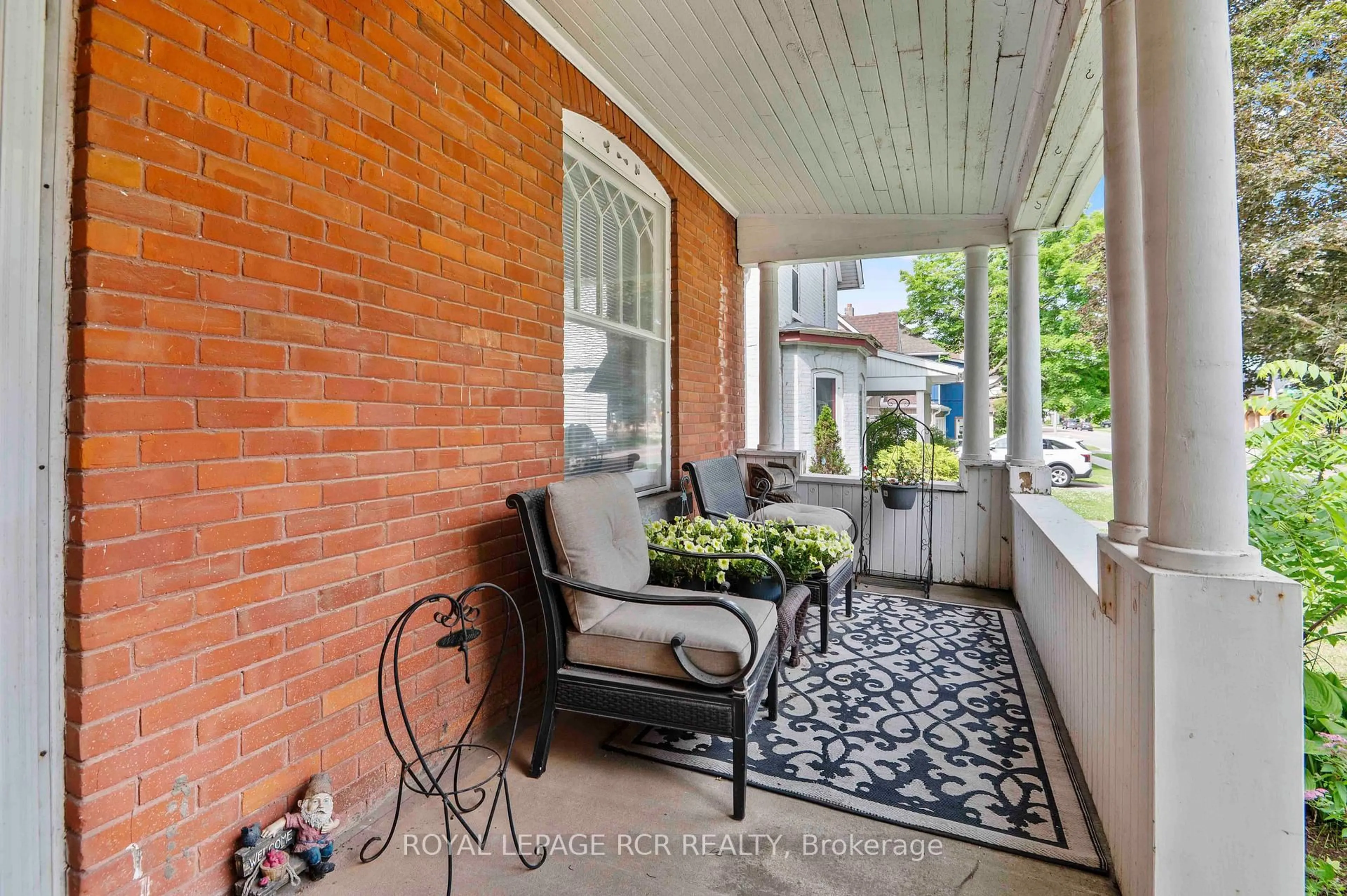 Patio, street for 317 Main St, Shelburne Ontario L9V 2Y7