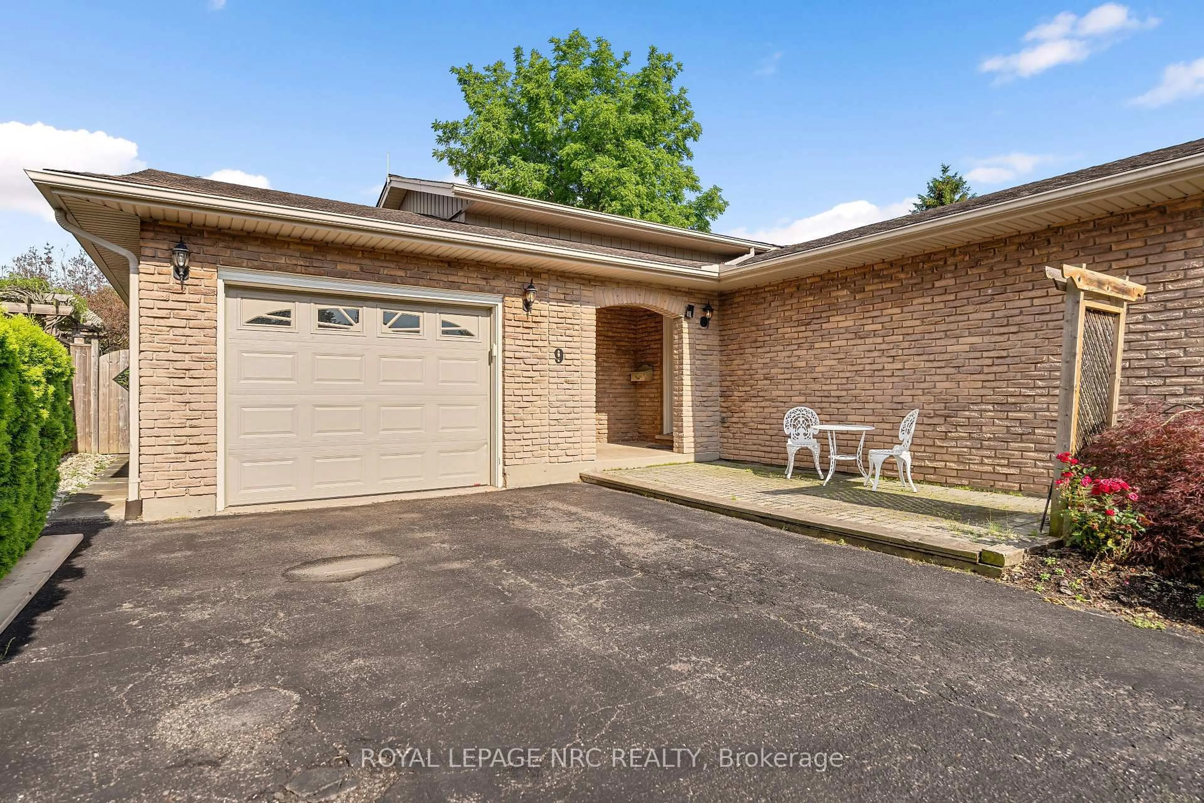 A pic from outside/outdoor area/front of a property/back of a property/a pic from drone, street for 9 Sandy Cove Dr, St. Catharines Ontario L2N 5Z3