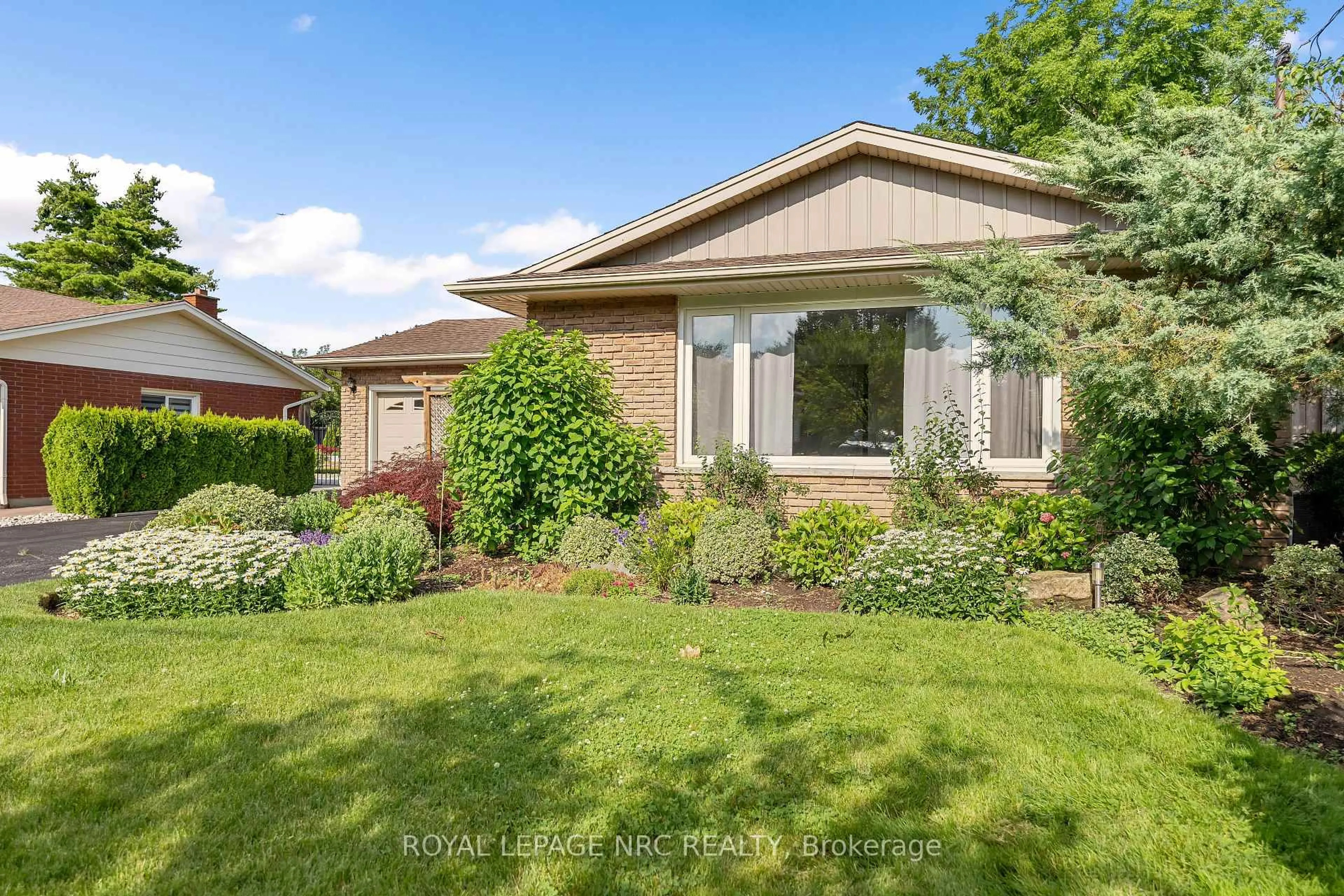 Home with brick exterior material, street for 9 Sandy Cove Dr, St. Catharines Ontario L2N 5Z3