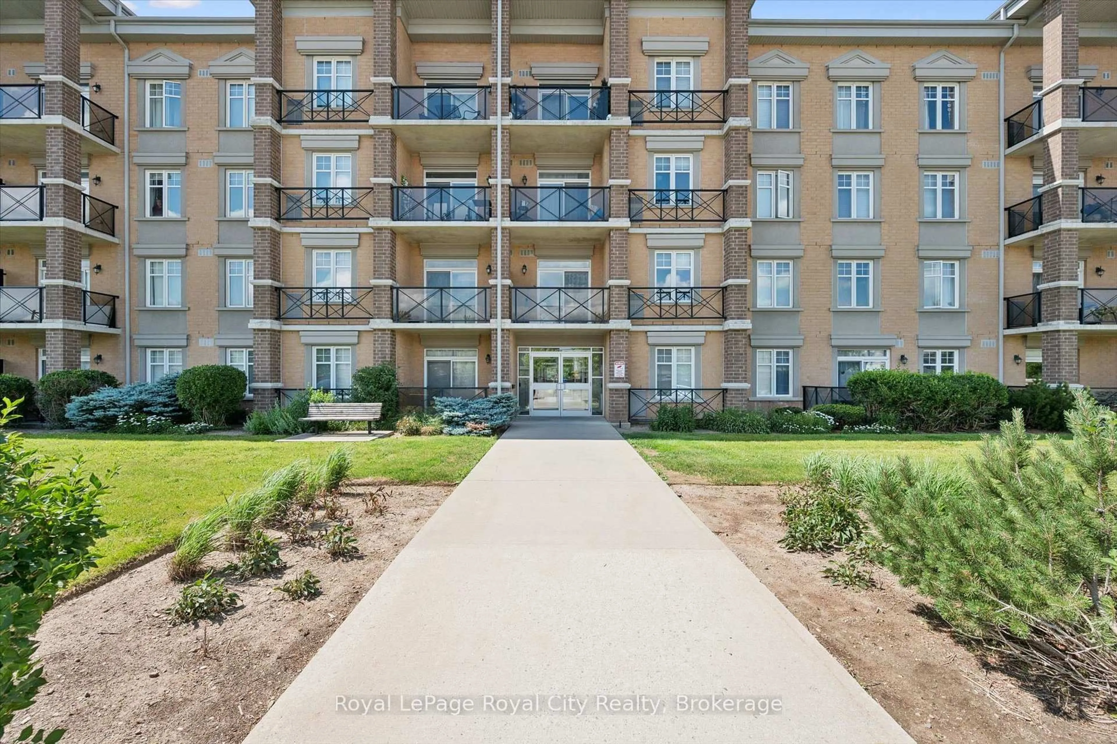Patio, unknown for 2 Colonial Dr #113, Guelph Ontario N1L 0K8