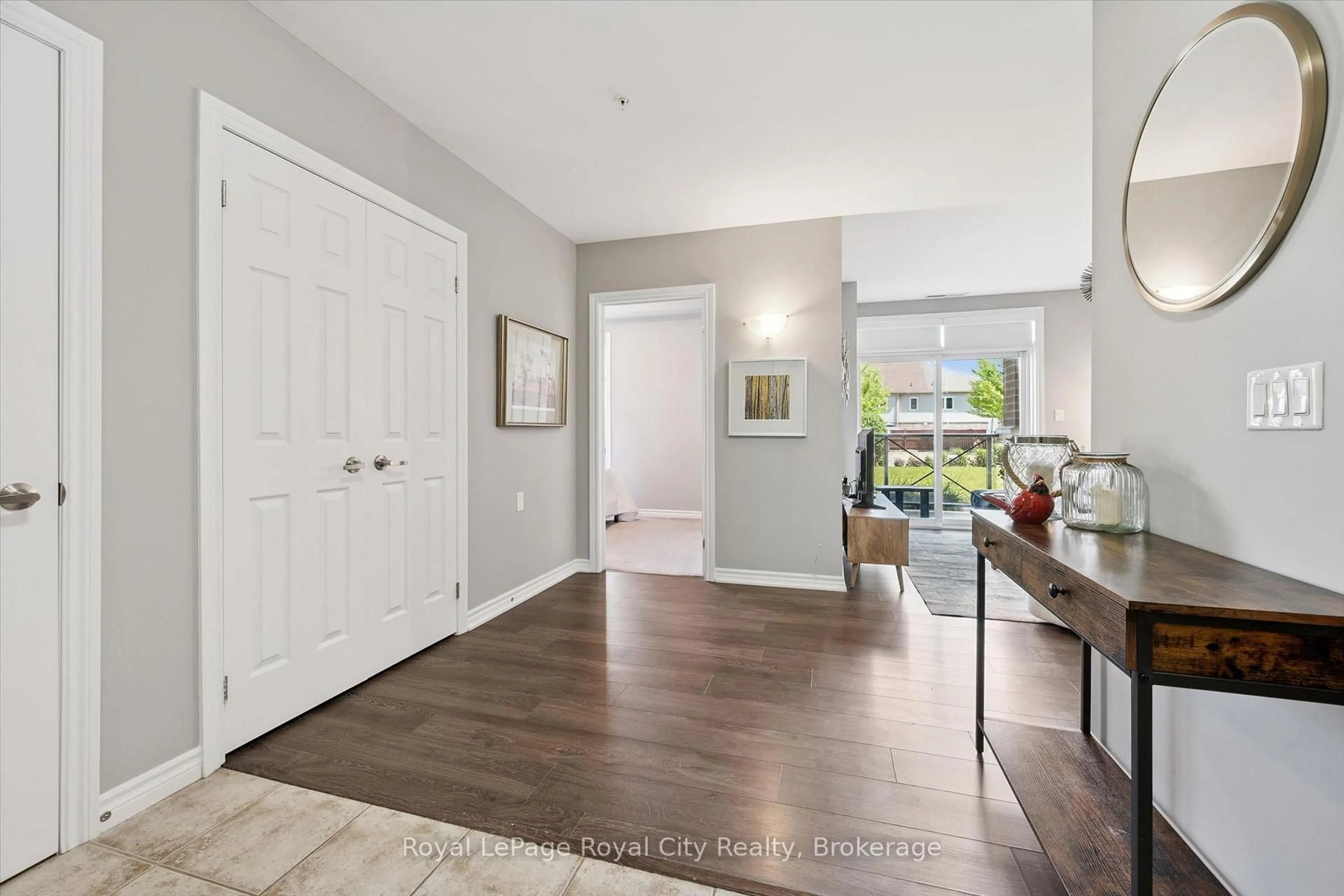 Indoor entryway for 2 Colonial Dr #113, Guelph Ontario N1L 0K8