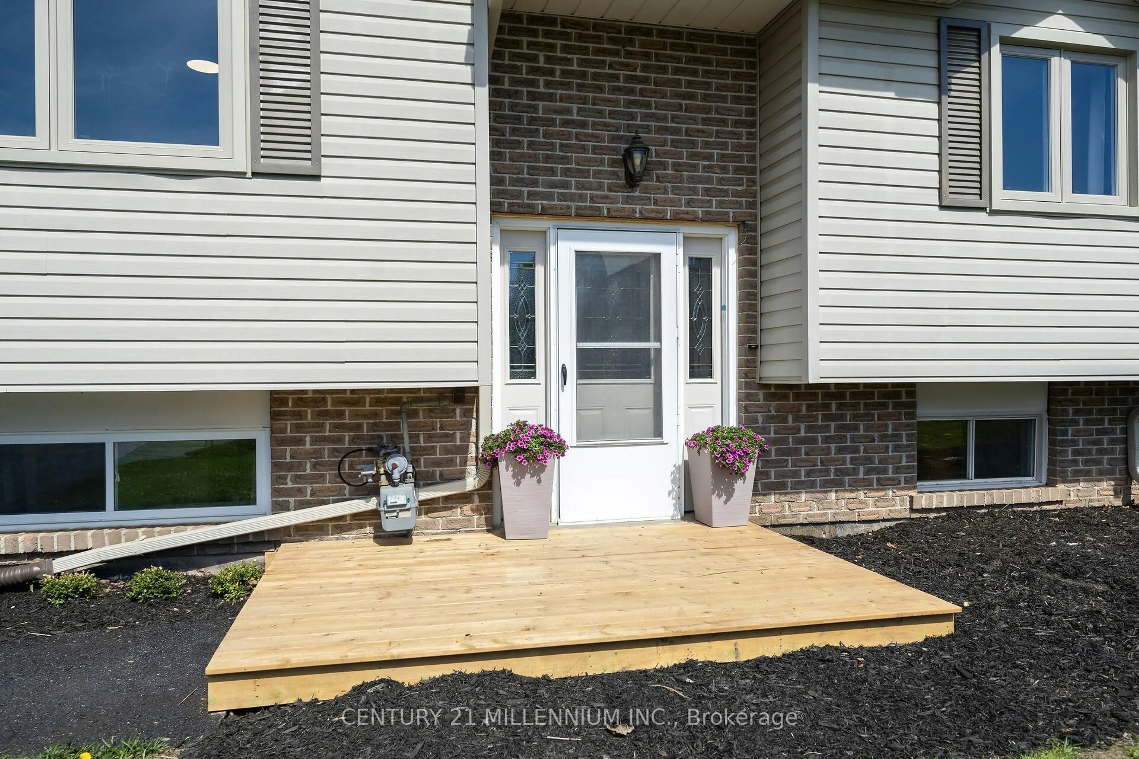 Indoor entryway for 83 Douglas Cres, Erin Ontario N0B 1Z0