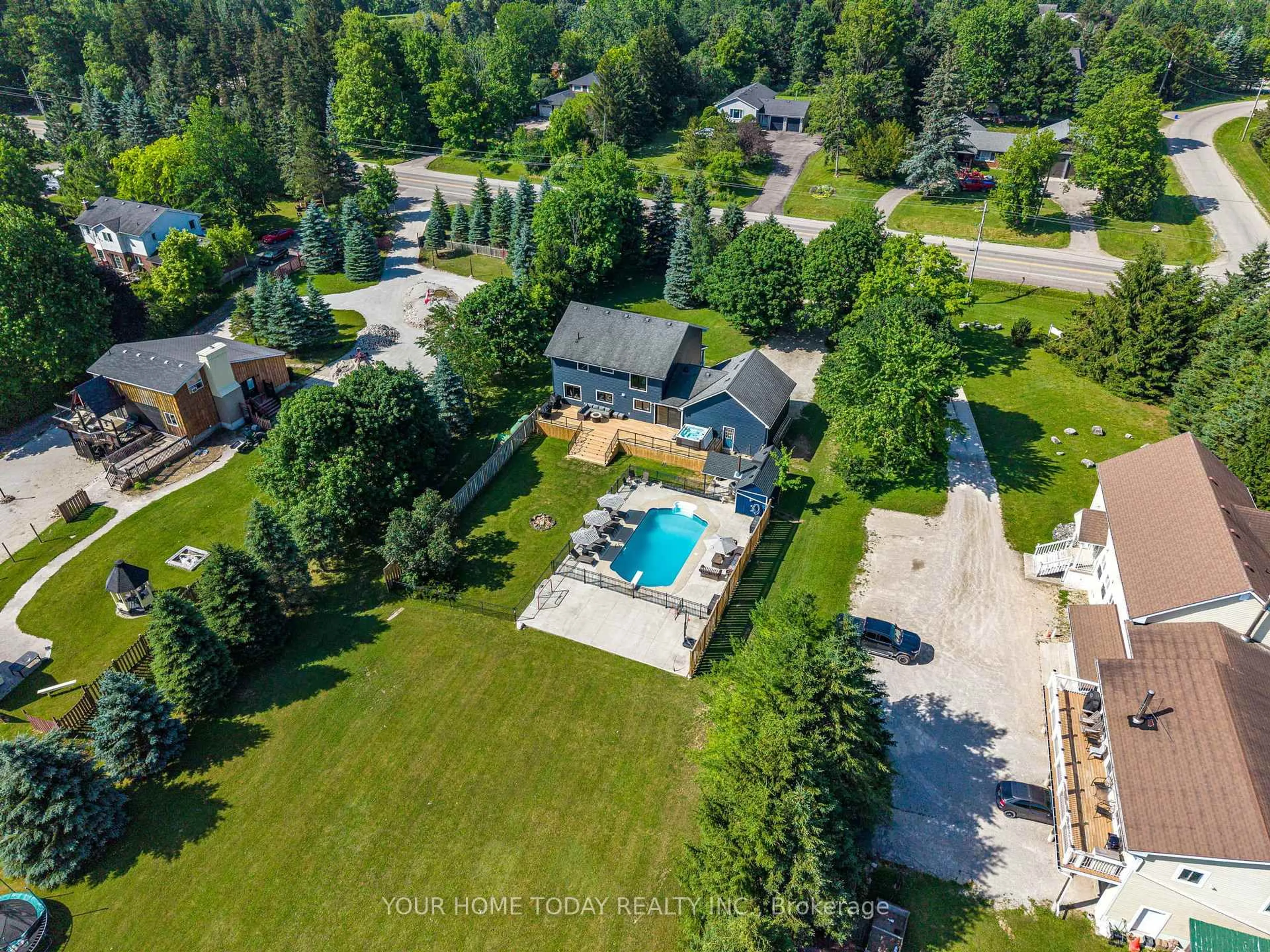 A pic from outside/outdoor area/front of a property/back of a property/a pic from drone, unknown for 4925 Trafalgar Rd, Erin Ontario N0B 1H0