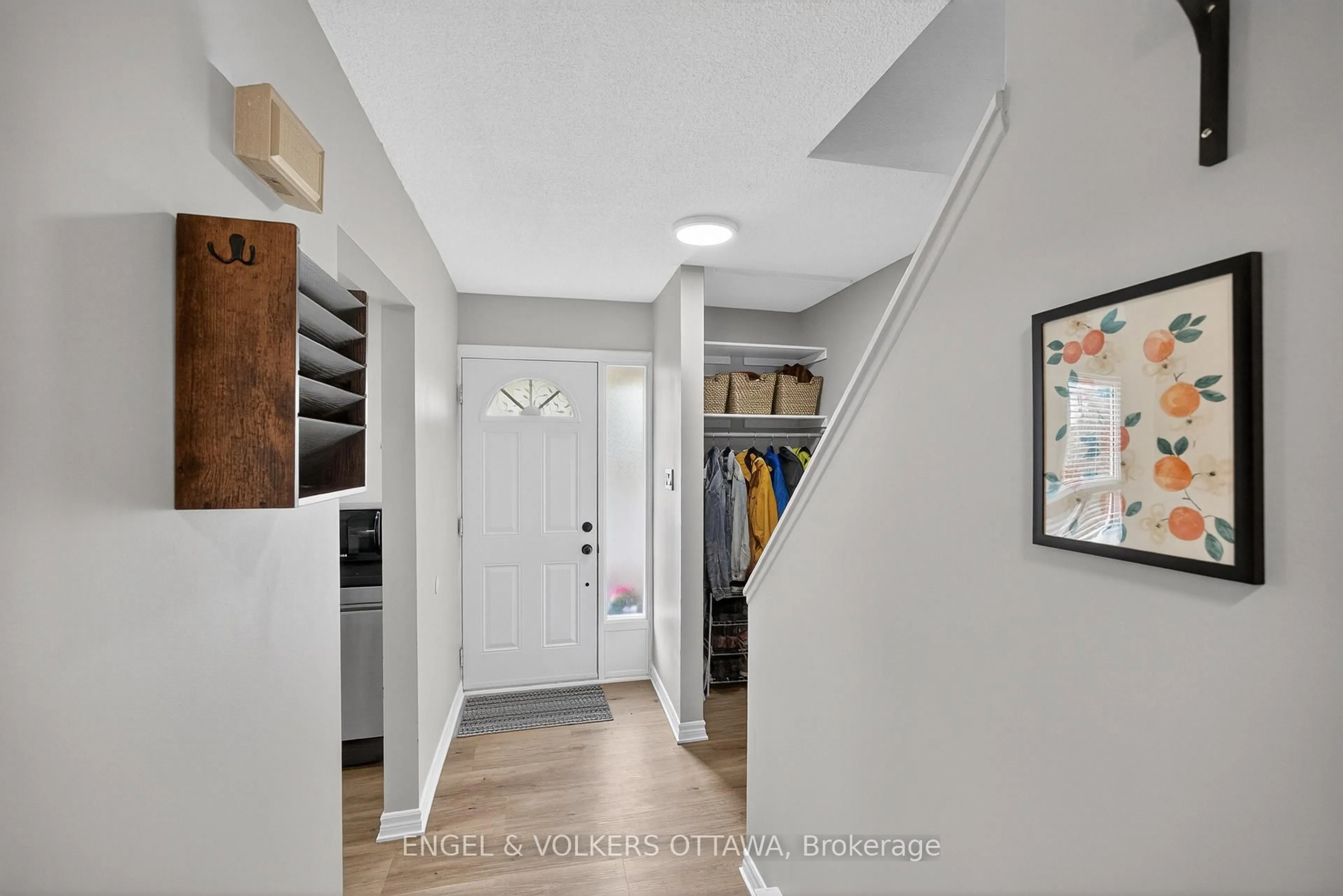 Indoor entryway for 3258 Bannon Way #60, Ottawa Ontario K1T 1T3