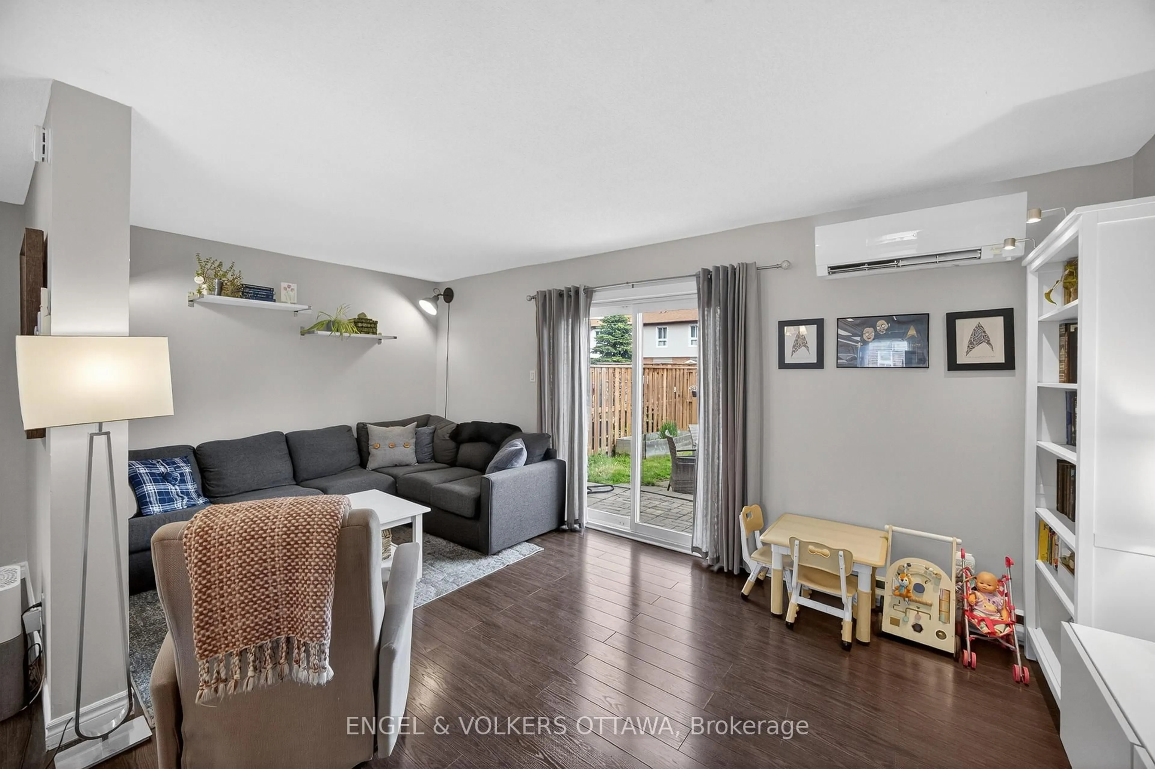 Living room with furniture, wood/laminate floor for 3258 Bannon Way #60, Ottawa Ontario K1T 1T3