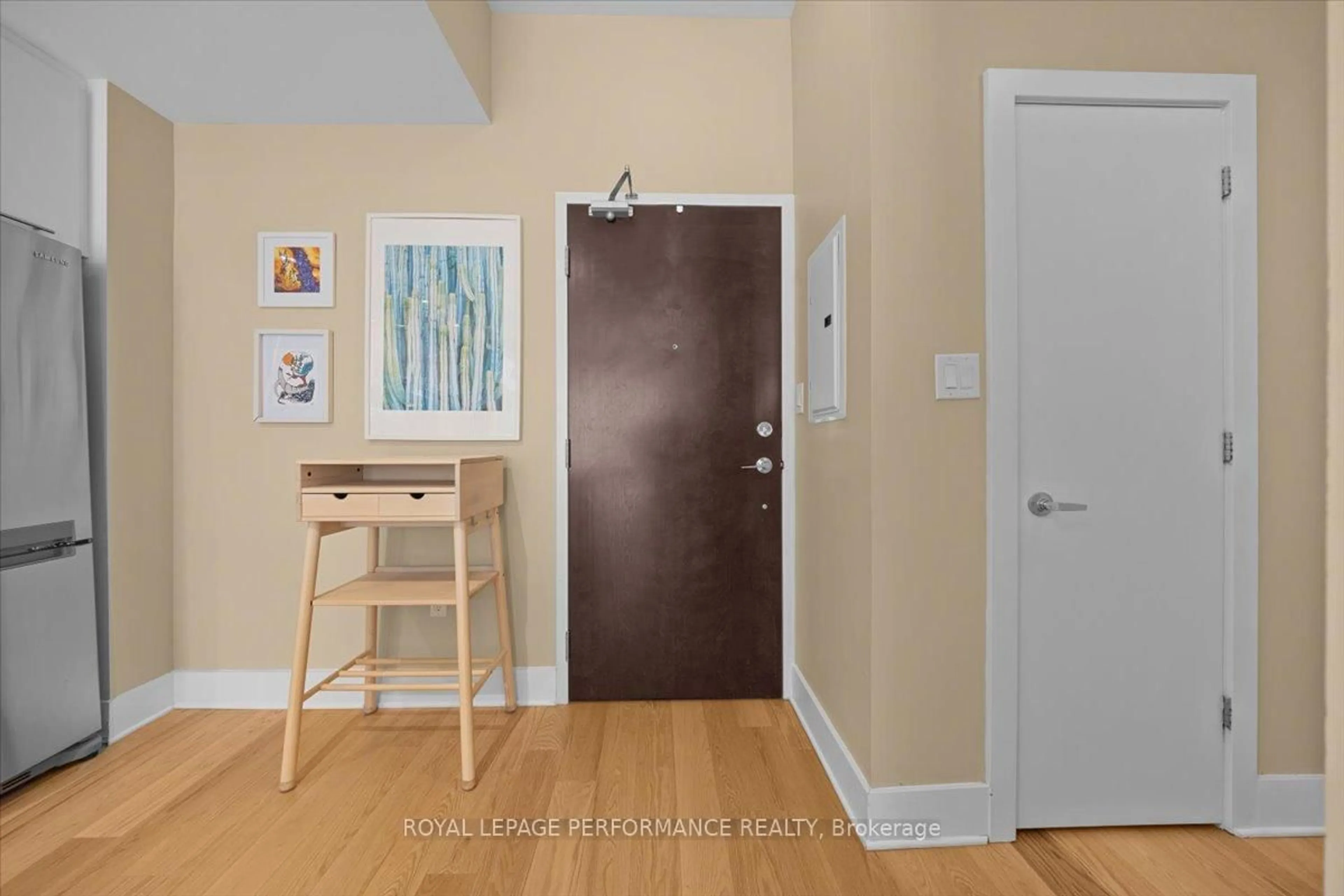 Indoor entryway for 101 Richmond Rd #616, Ottawa Ontario K1Z 0A6