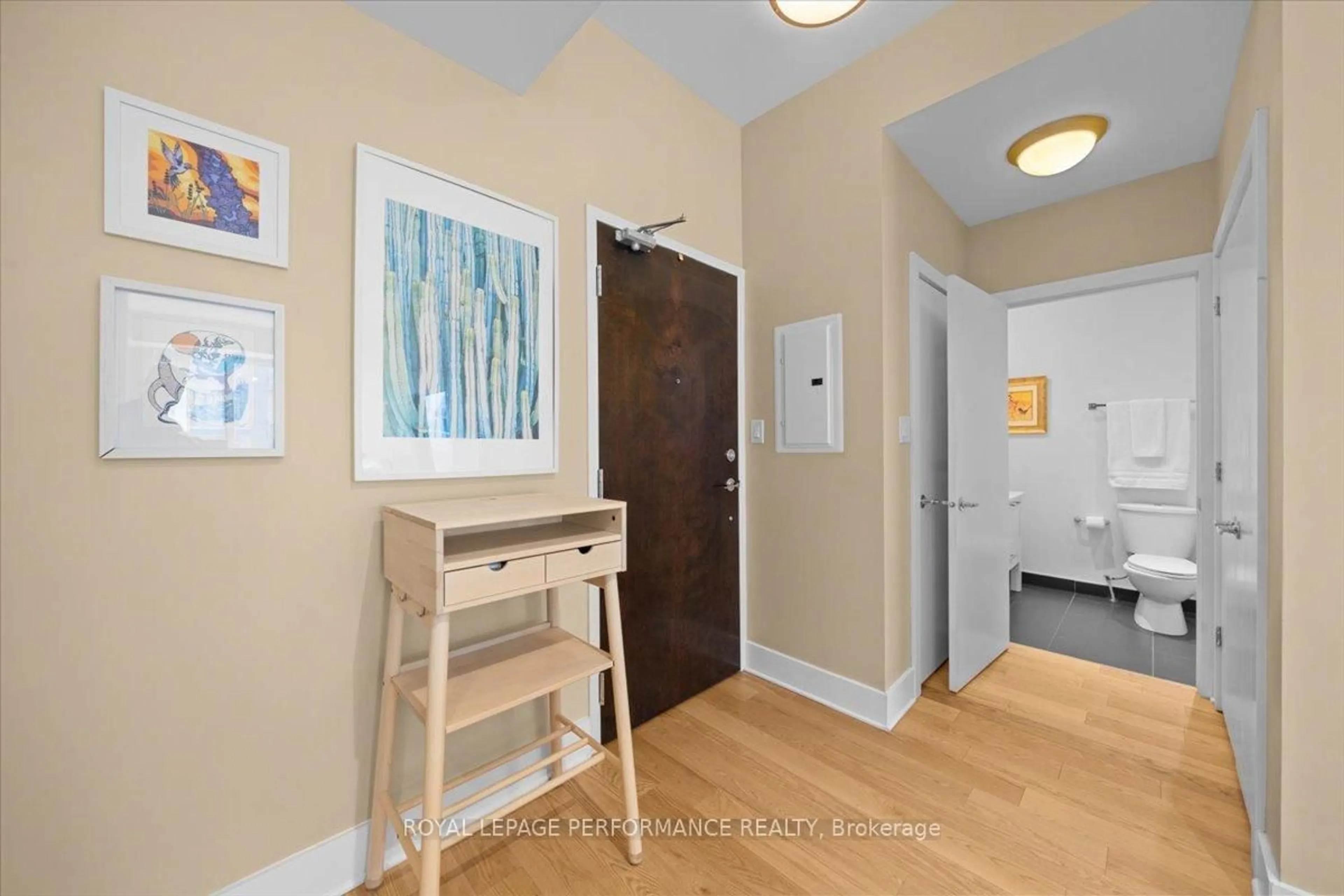 Indoor entryway for 101 Richmond Rd #616, Ottawa Ontario K1Z 0A6