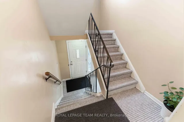 1197 Maitland Ave, Ottawa 3
