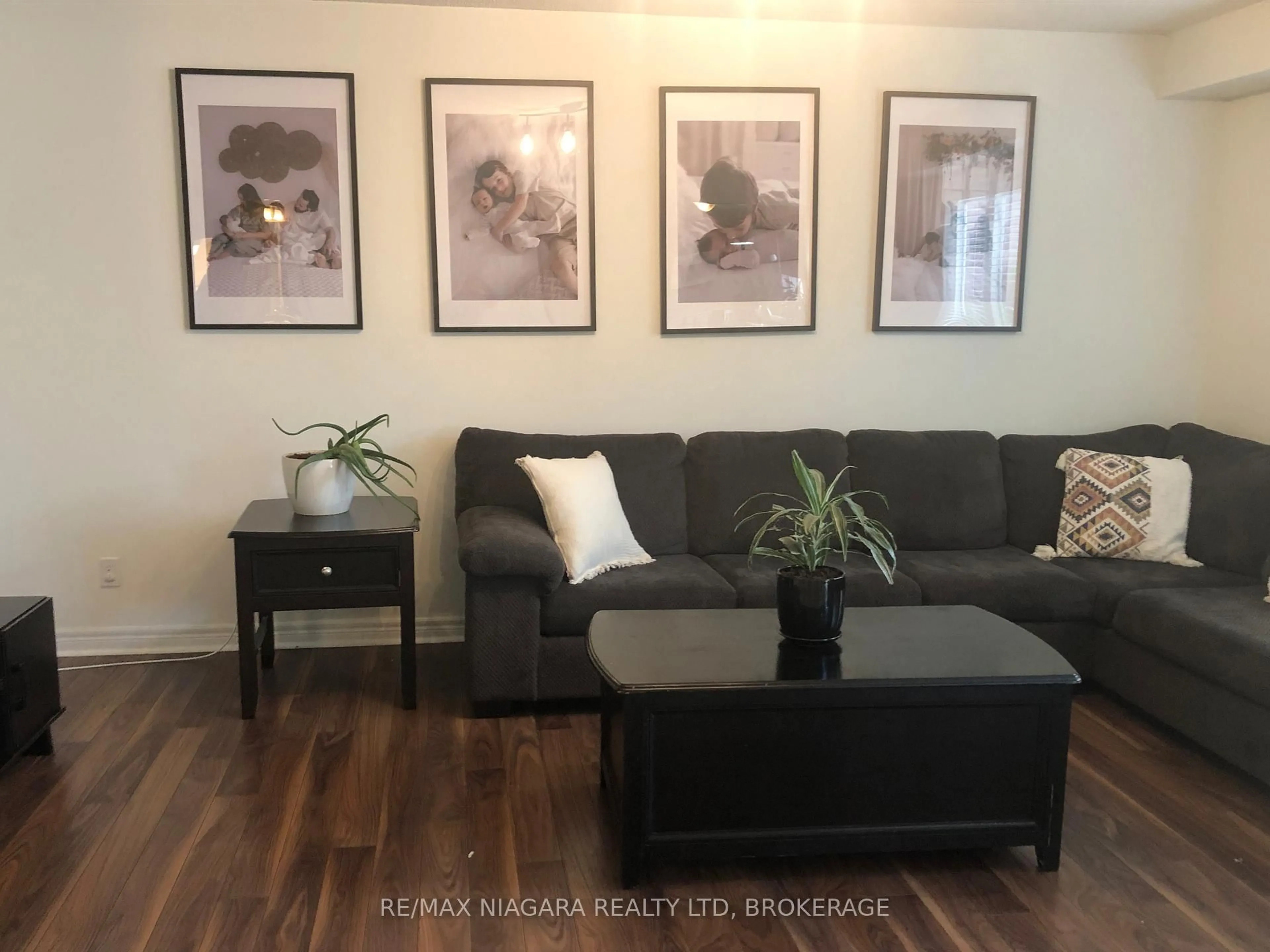 Living room with furniture, wood/laminate floor for 84 Mcbride Dr, St. Catharines Ontario L2S 3Z3