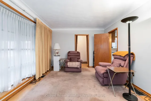 16 Paris Rd, Brantford 4