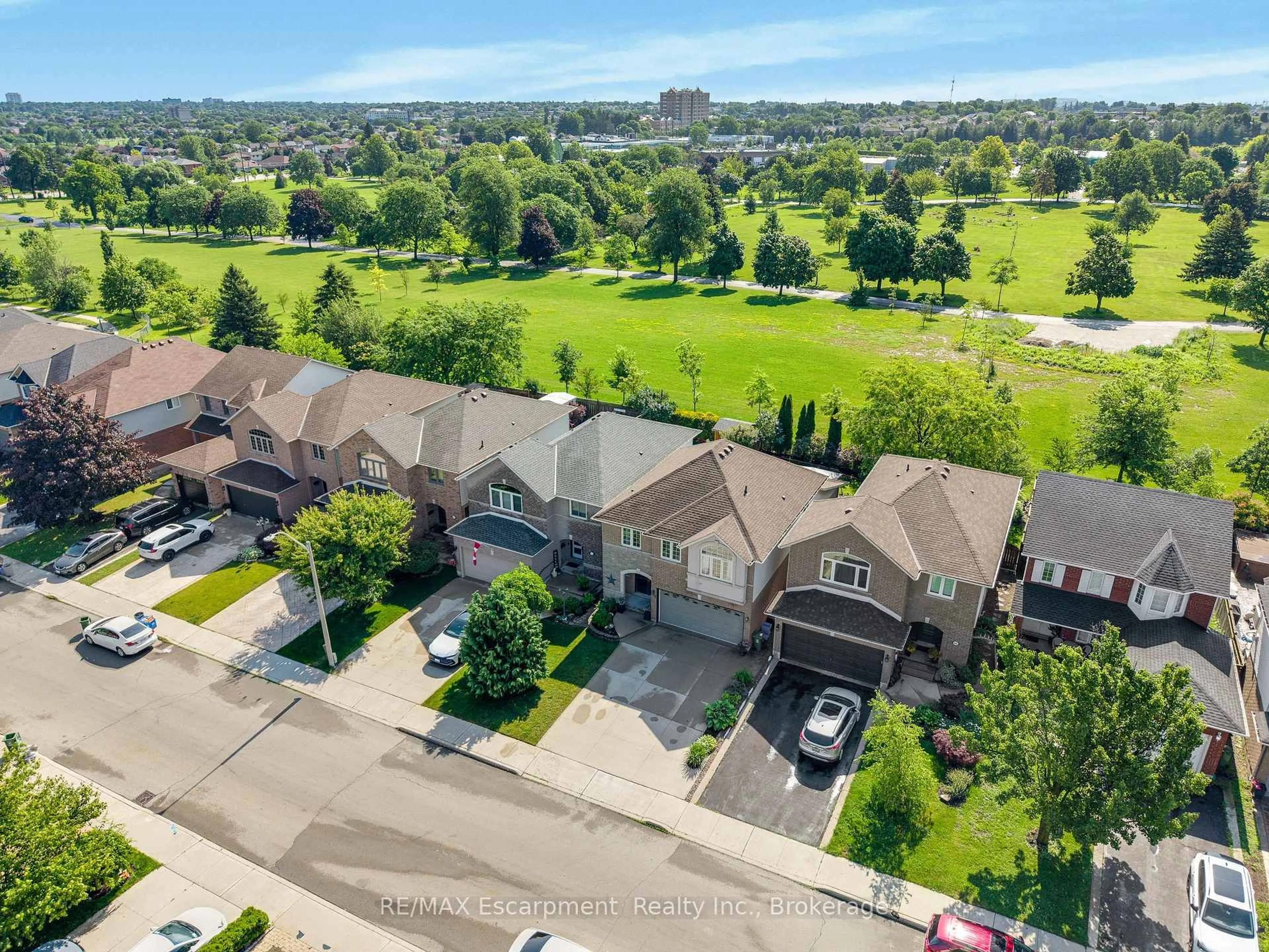 A pic from outside/outdoor area/front of a property/back of a property/a pic from drone, unknown for 409 Jacqueline Blvd, Hamilton Ontario L9B 2T4