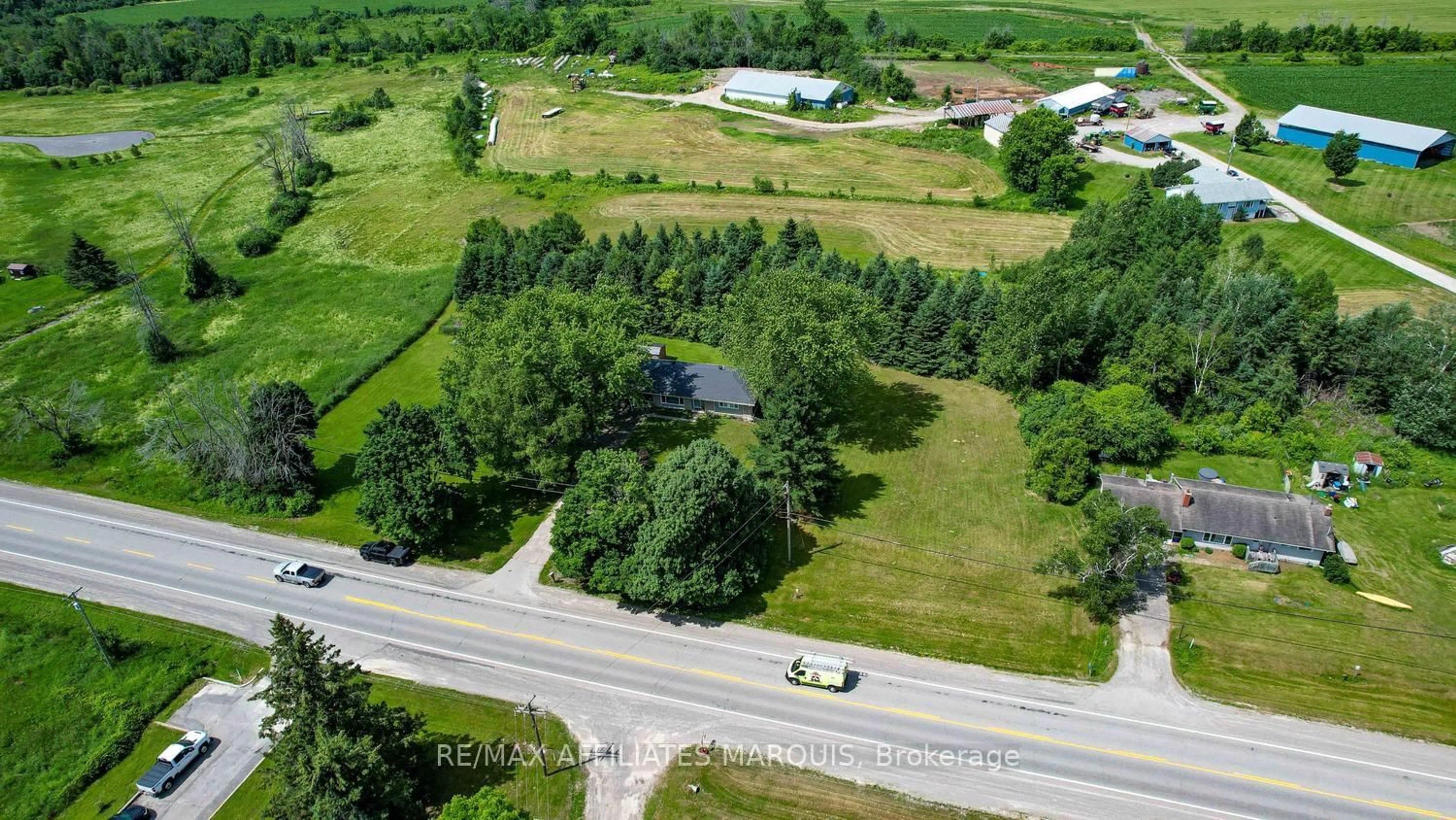 A pic from outside/outdoor area/front of a property/back of a property/a pic from drone, unknown for 12095 Highway 15 Rd, Montague Ontario K7A 0L4
