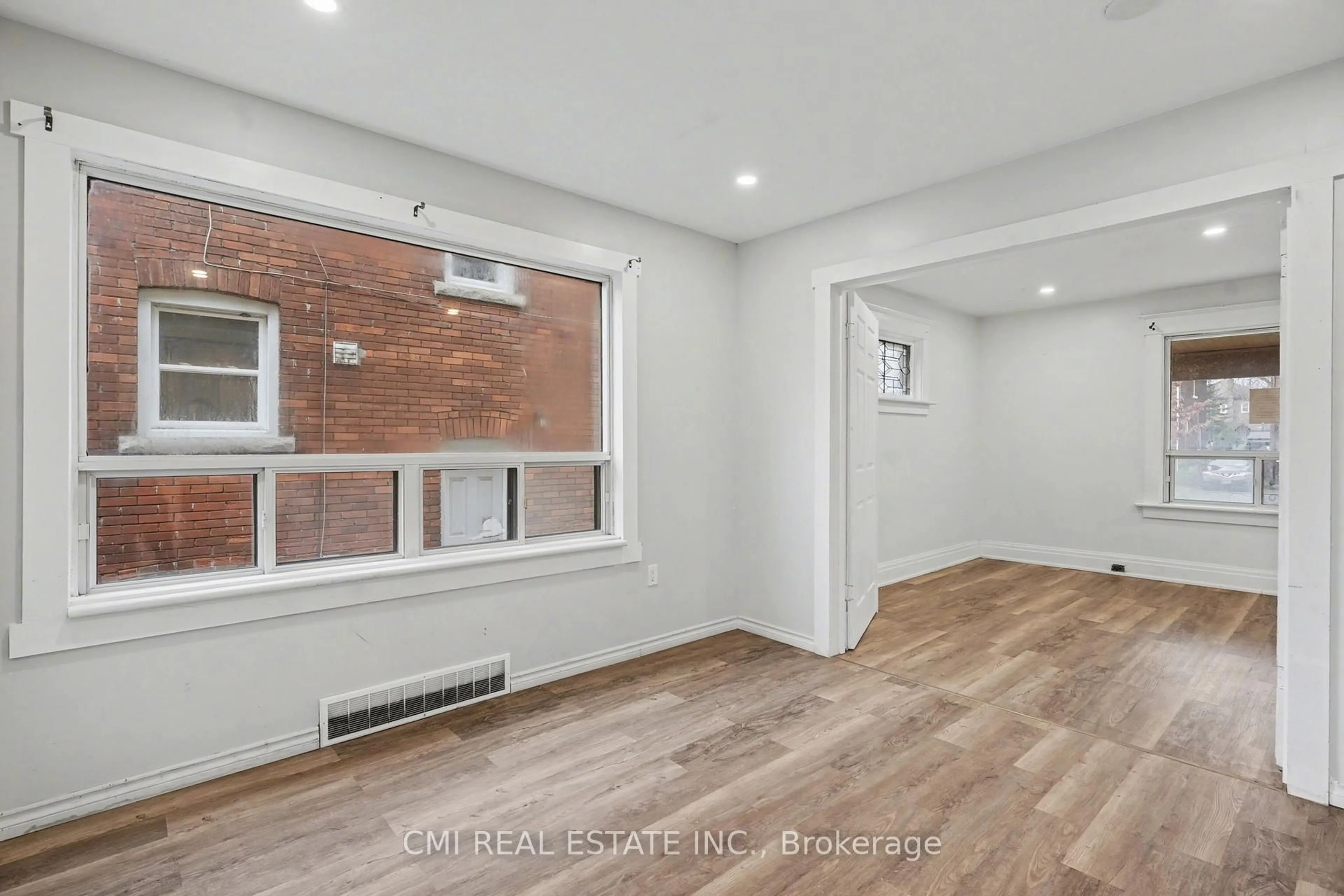 A pic of a room for 4824 Fourth Ave, Niagara Falls Ontario L2E 4P1