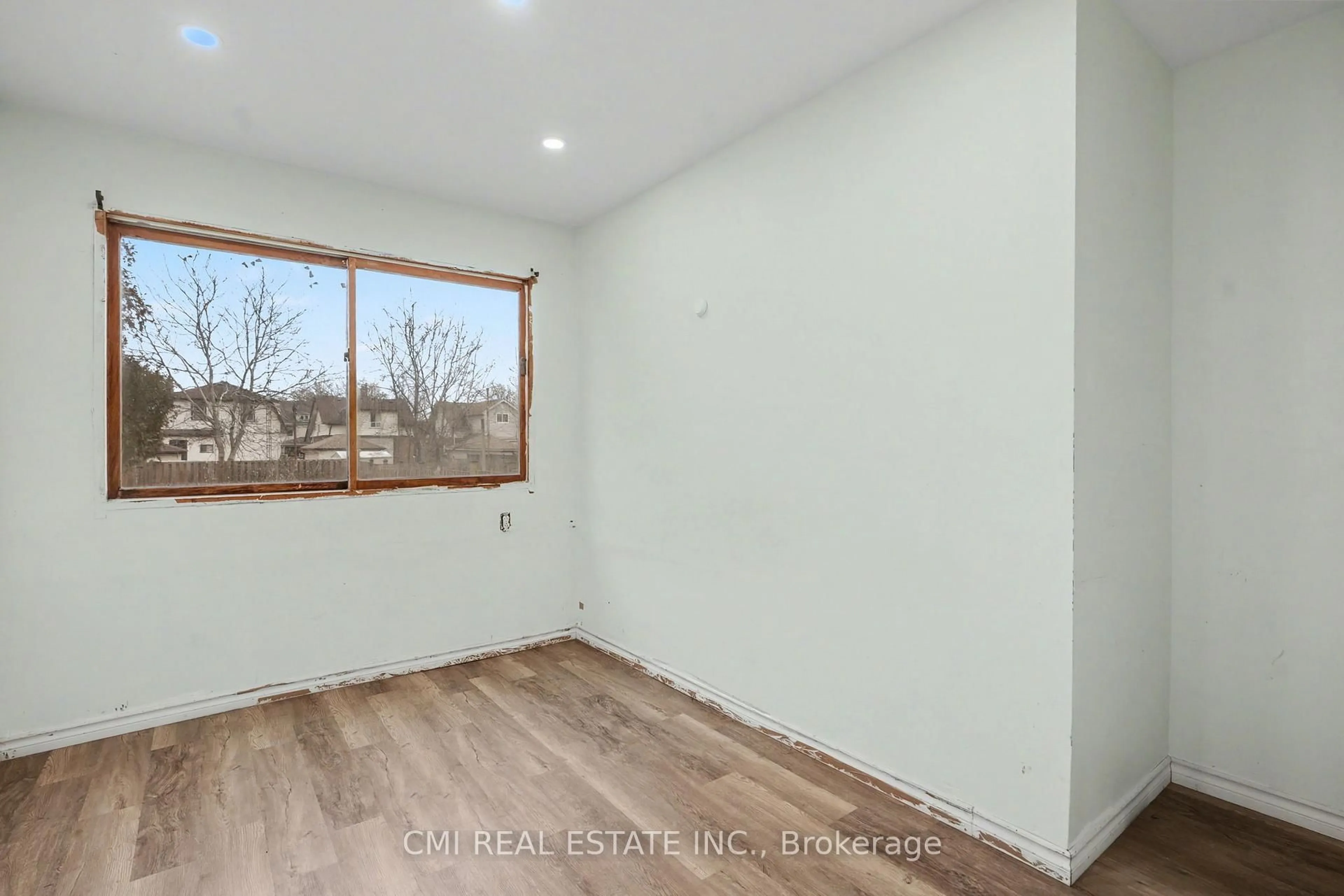 A pic of a room for 4824 Fourth Ave, Niagara Falls Ontario L2E 4P1