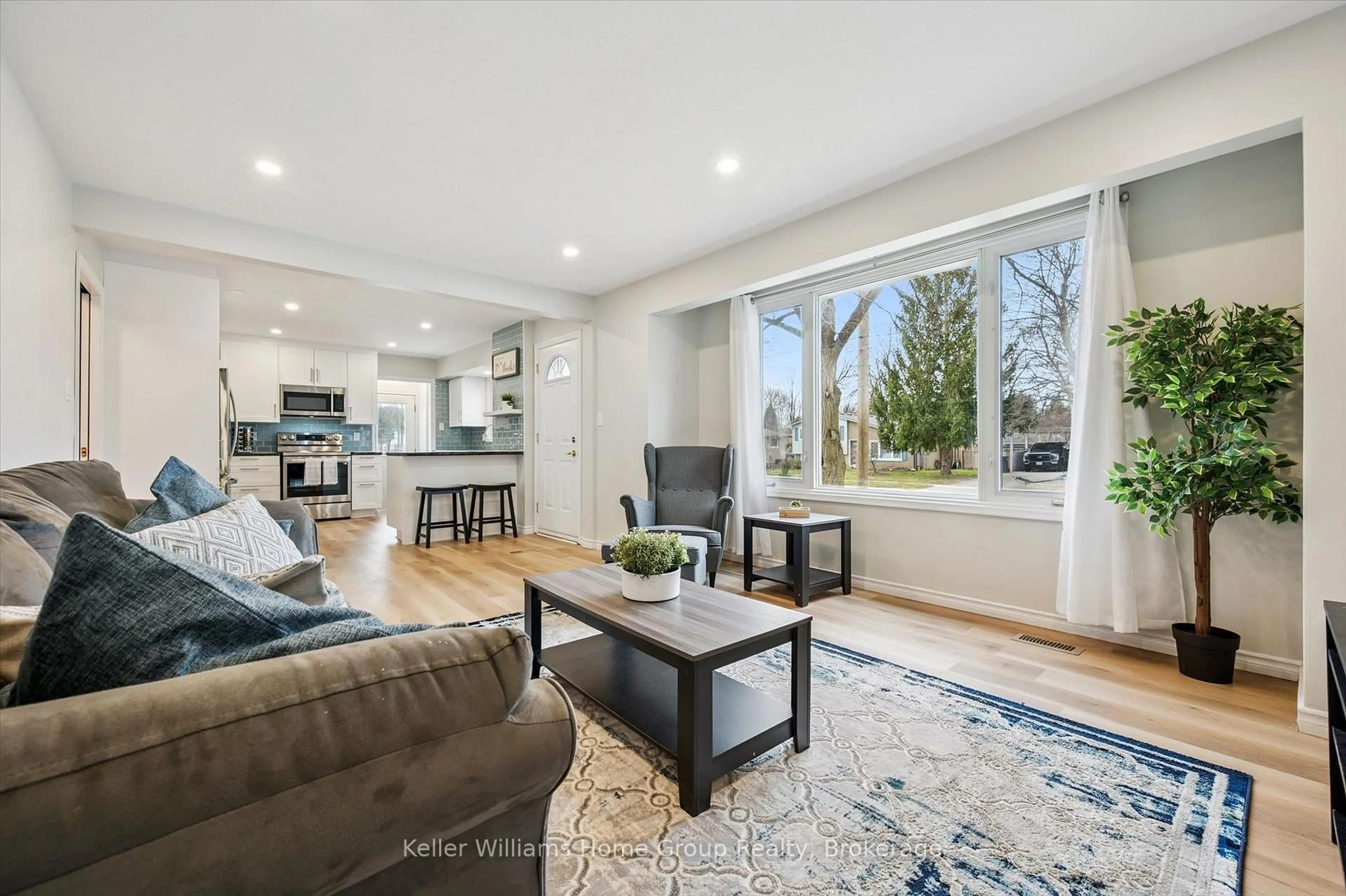 Living room with furniture, unknown for 23 Hastings Blvd, Guelph Ontario N1E 4G3