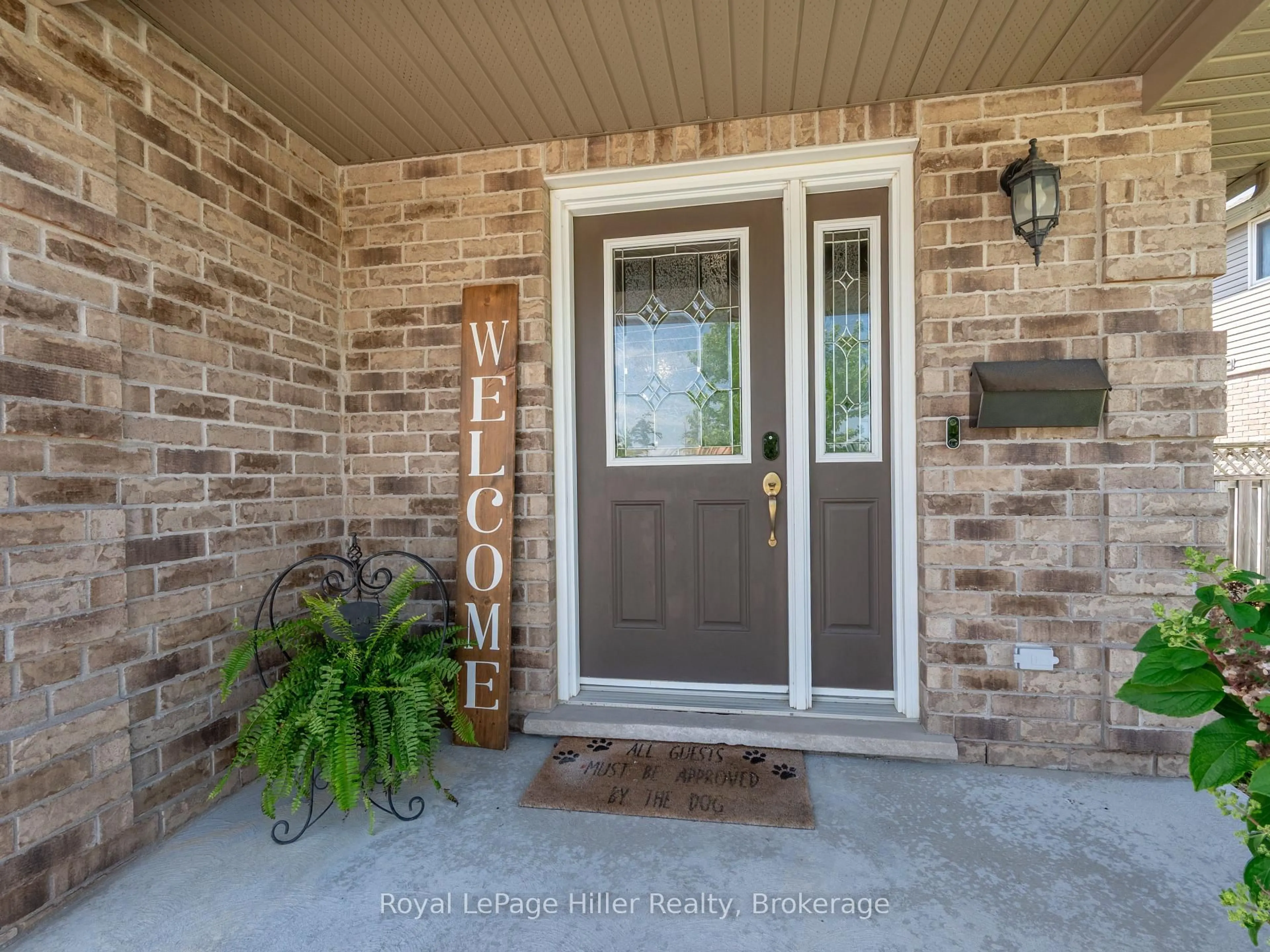 Indoor entryway for 231 Southvale Rd, St. Marys Ontario N4X 0A4