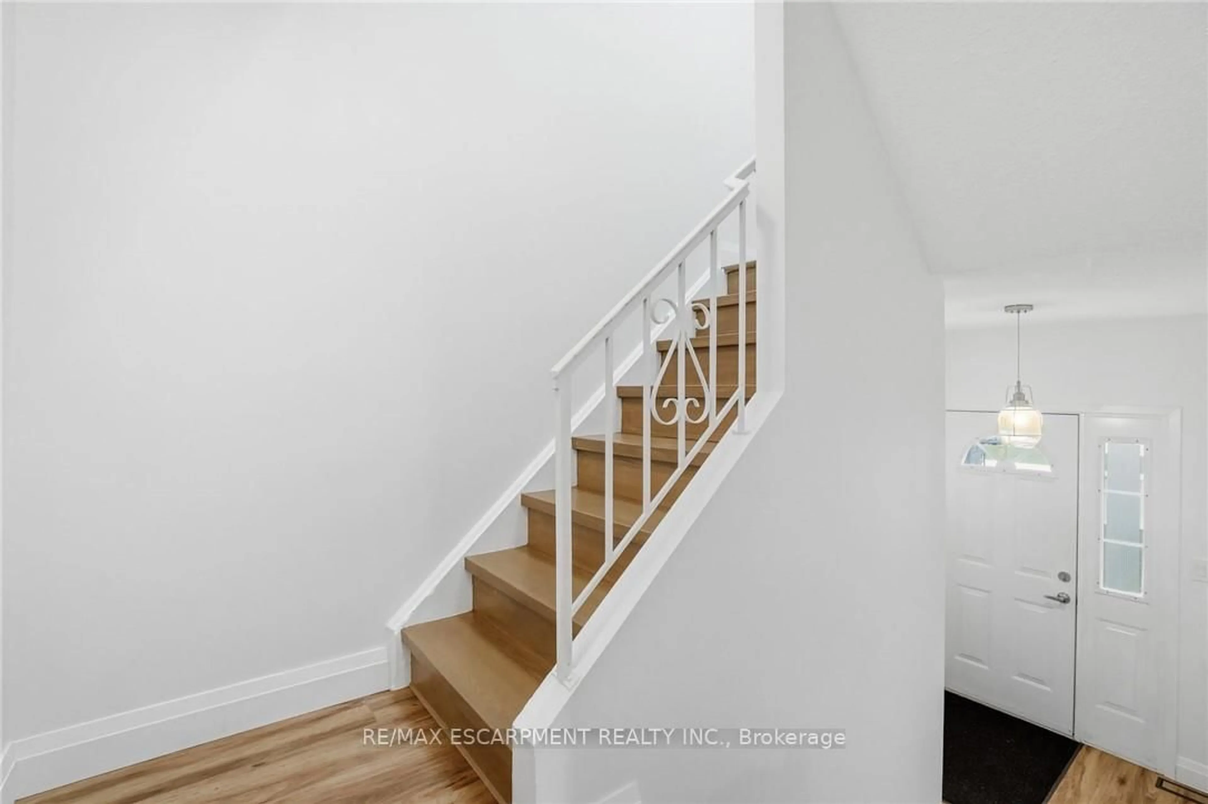 Stairs for 61 ALBRIGHT Rd #61, Hamilton Ontario L9K 6H5