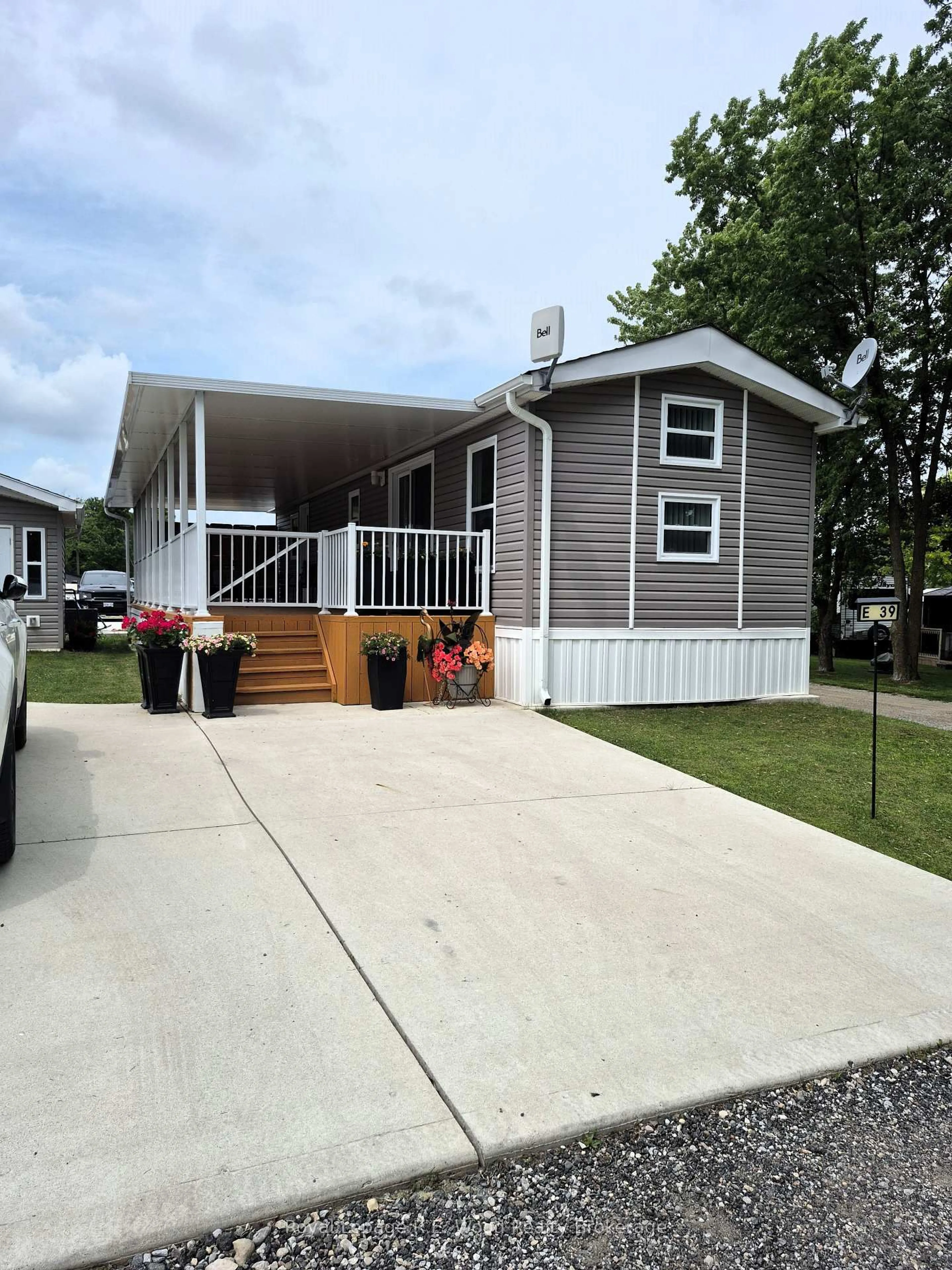 Home with vinyl exterior material, street for 4340 Cromarty Dr #E 39, Thames Centre Ontario N0L 1V0