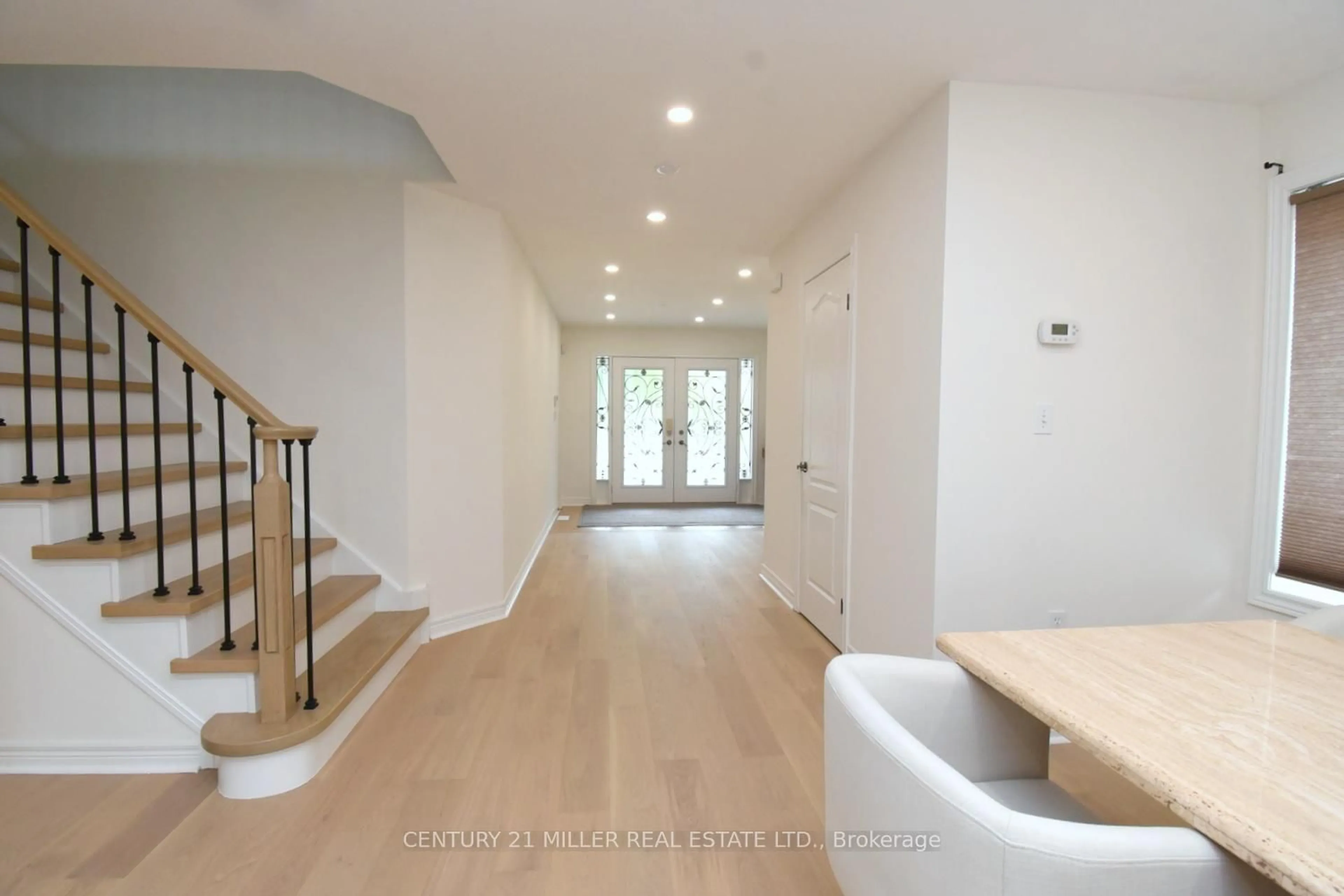 Indoor entryway for 115 Bocelli Cres, Hamilton Ontario L0R 1P0