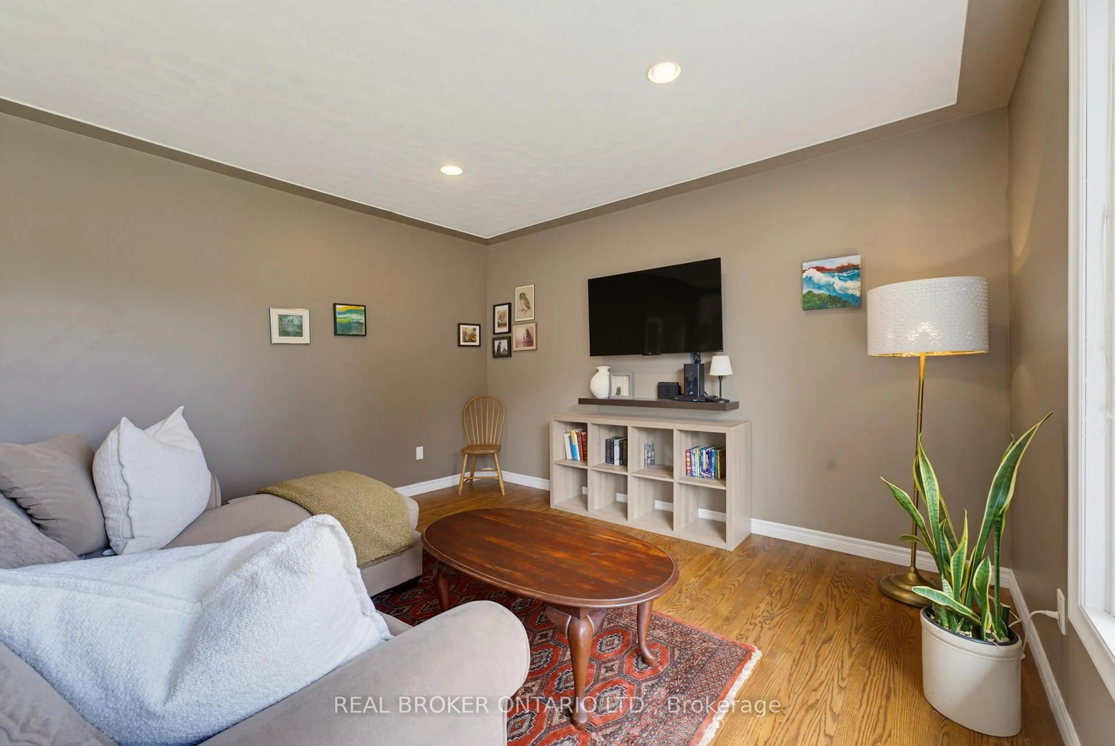 Living room with furniture, unknown for 87 Ball St, Brant Ontario N3L 1X7