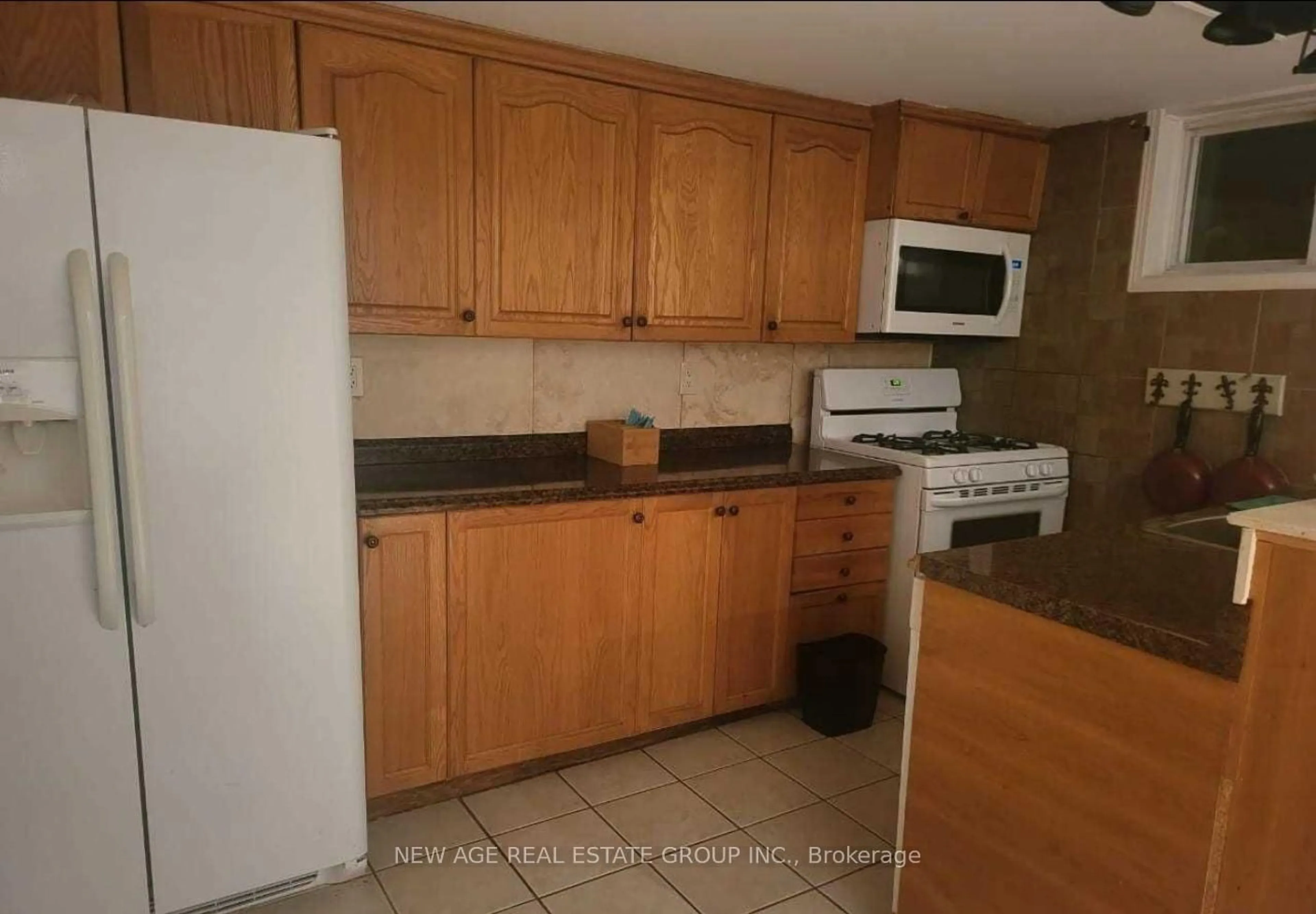 Standard kitchen, unknown for 467 Limeridge Rd, Hamilton Ontario L9C 2V7