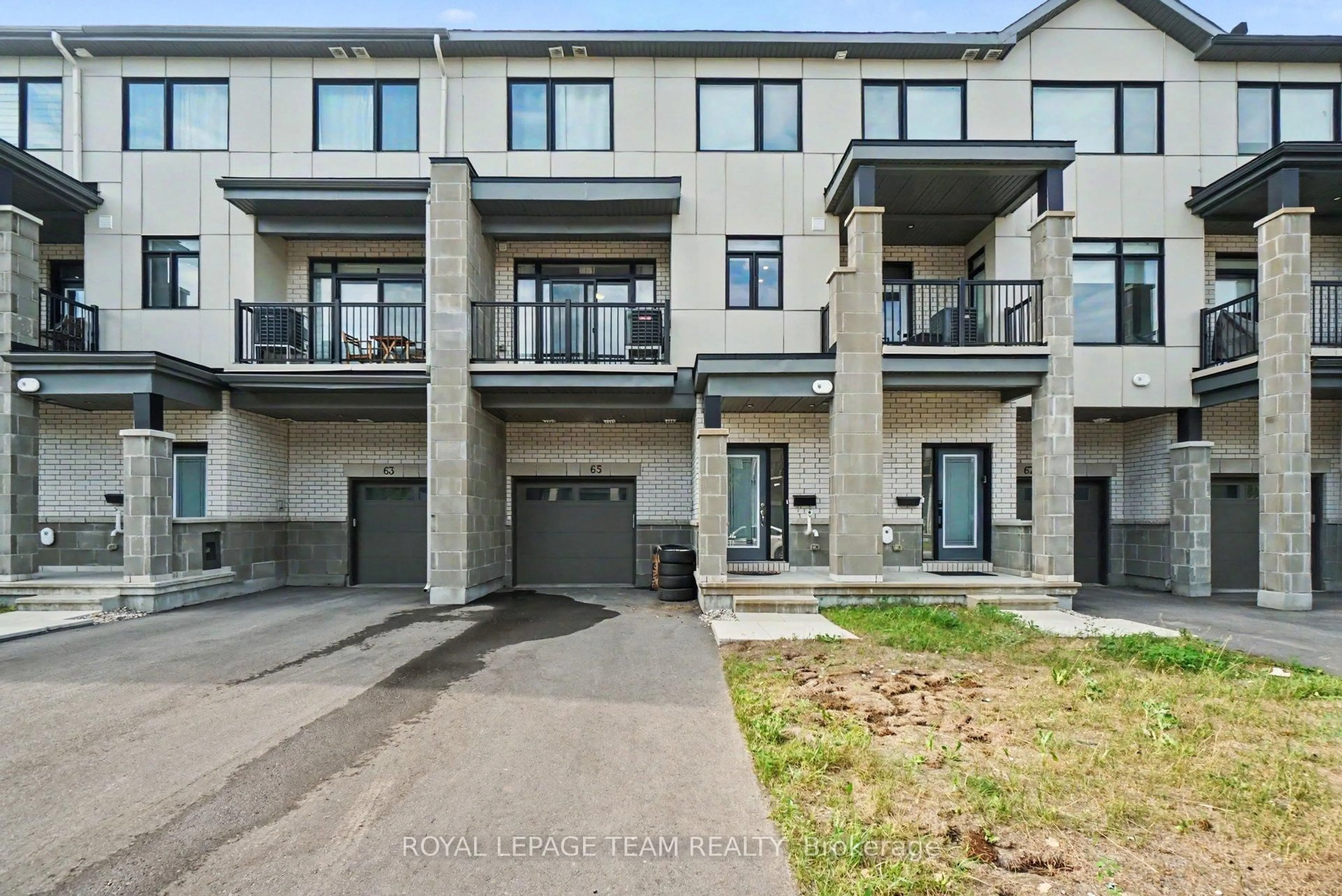 A pic from outside/outdoor area/front of a property/back of a property/a pic from drone, street for 65 Arinto Pl, Ottawa Ontario K2S 2R7