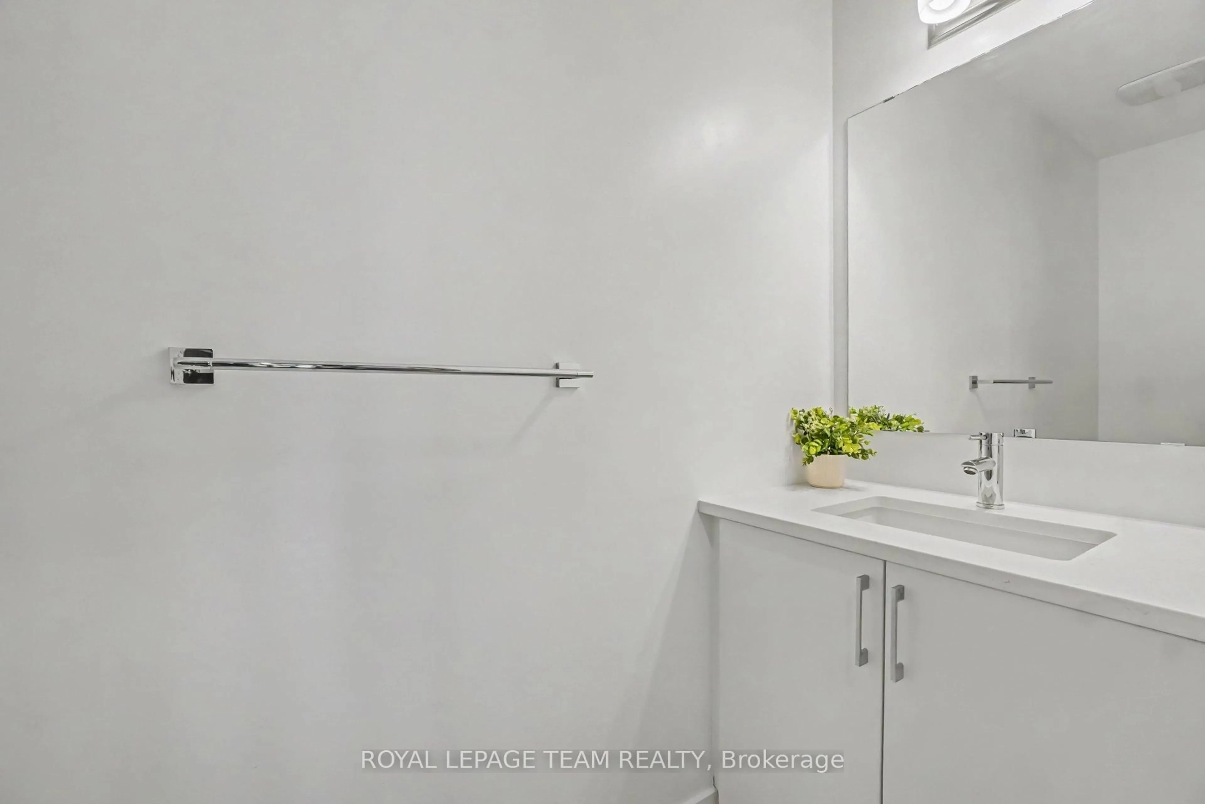 Standard bathroom, unknown for 65 Arinto Pl, Ottawa Ontario K2S 2R7