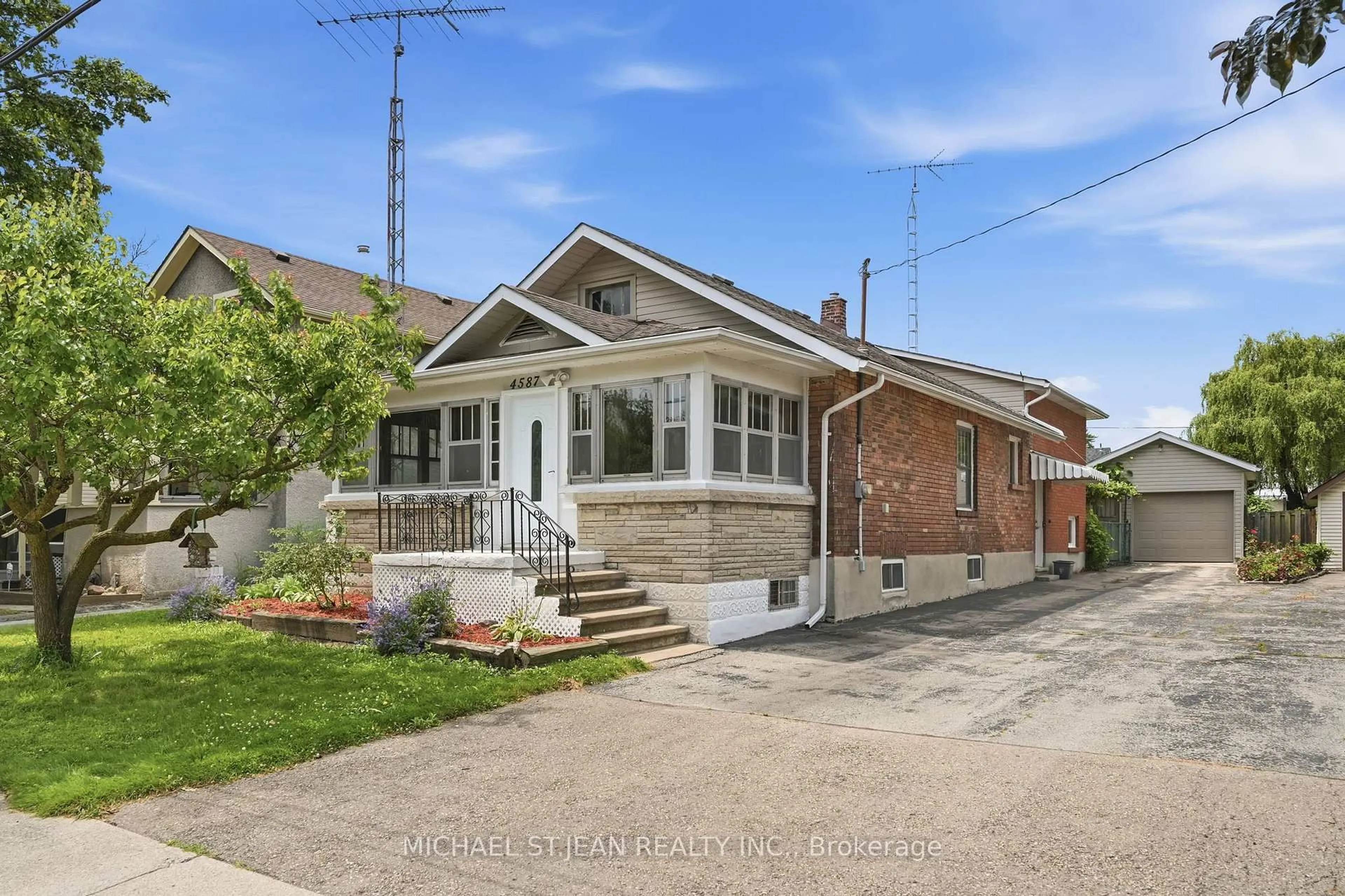 Home with brick exterior material, street for 4587 Third Ave, Niagara Falls Ontario L2E 4L3