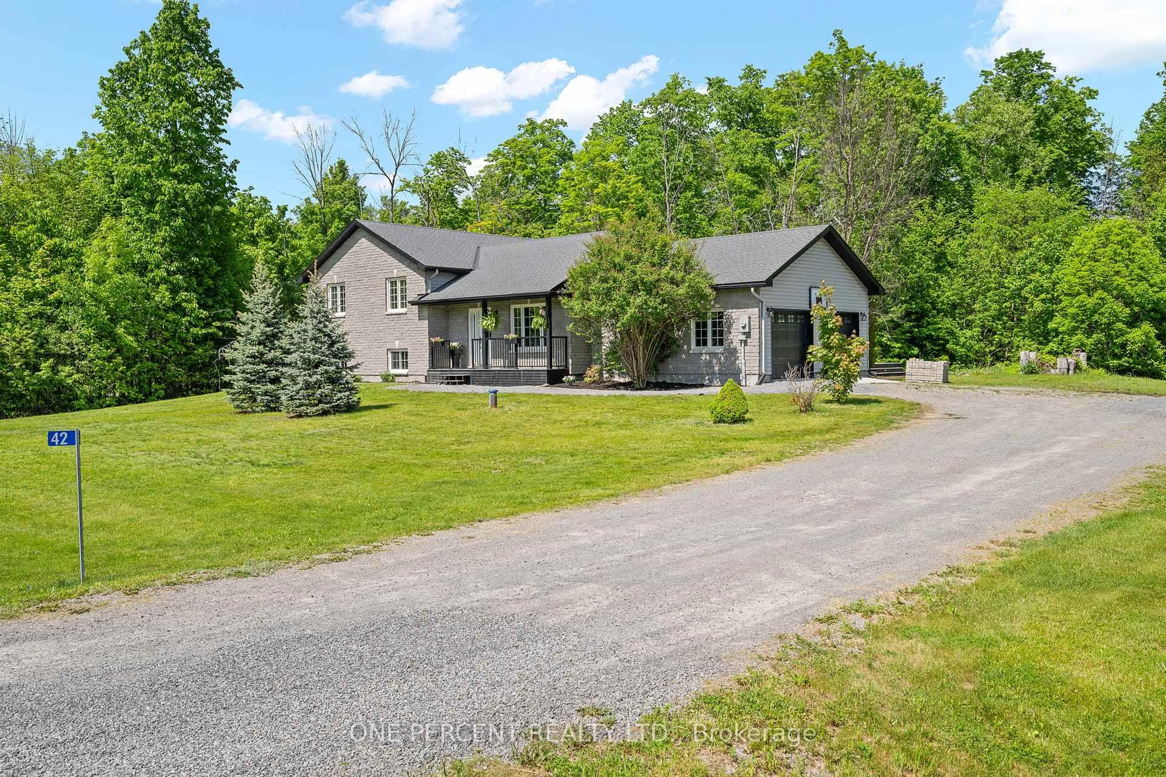 A pic from outside/outdoor area/front of a property/back of a property/a pic from drone, street for 42 Stonewalk Dr, North Grenville Ontario K0G 1J0