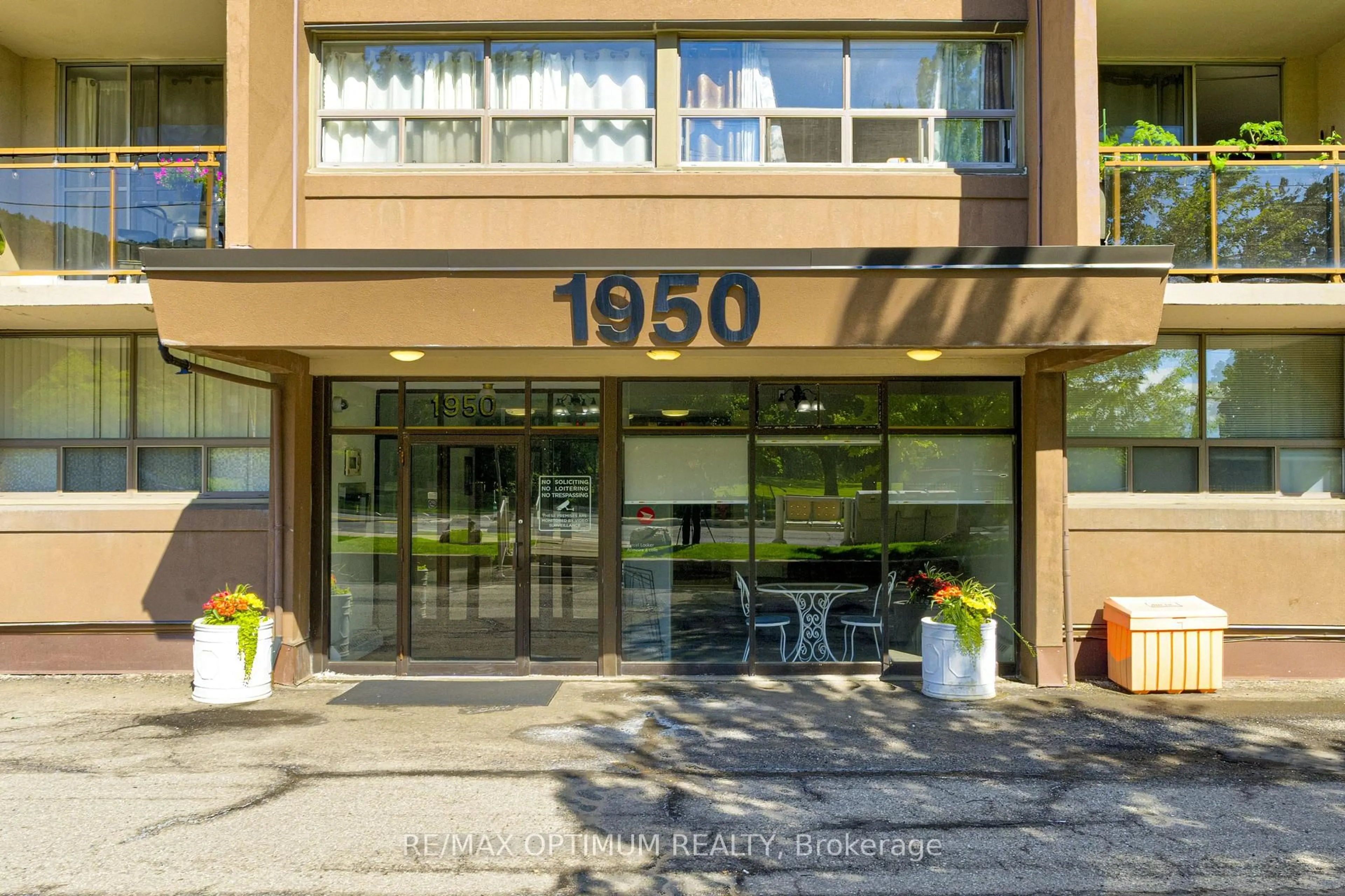 Unknown for 1950 Main St #502, Hamilton Ontario L8S 4M9