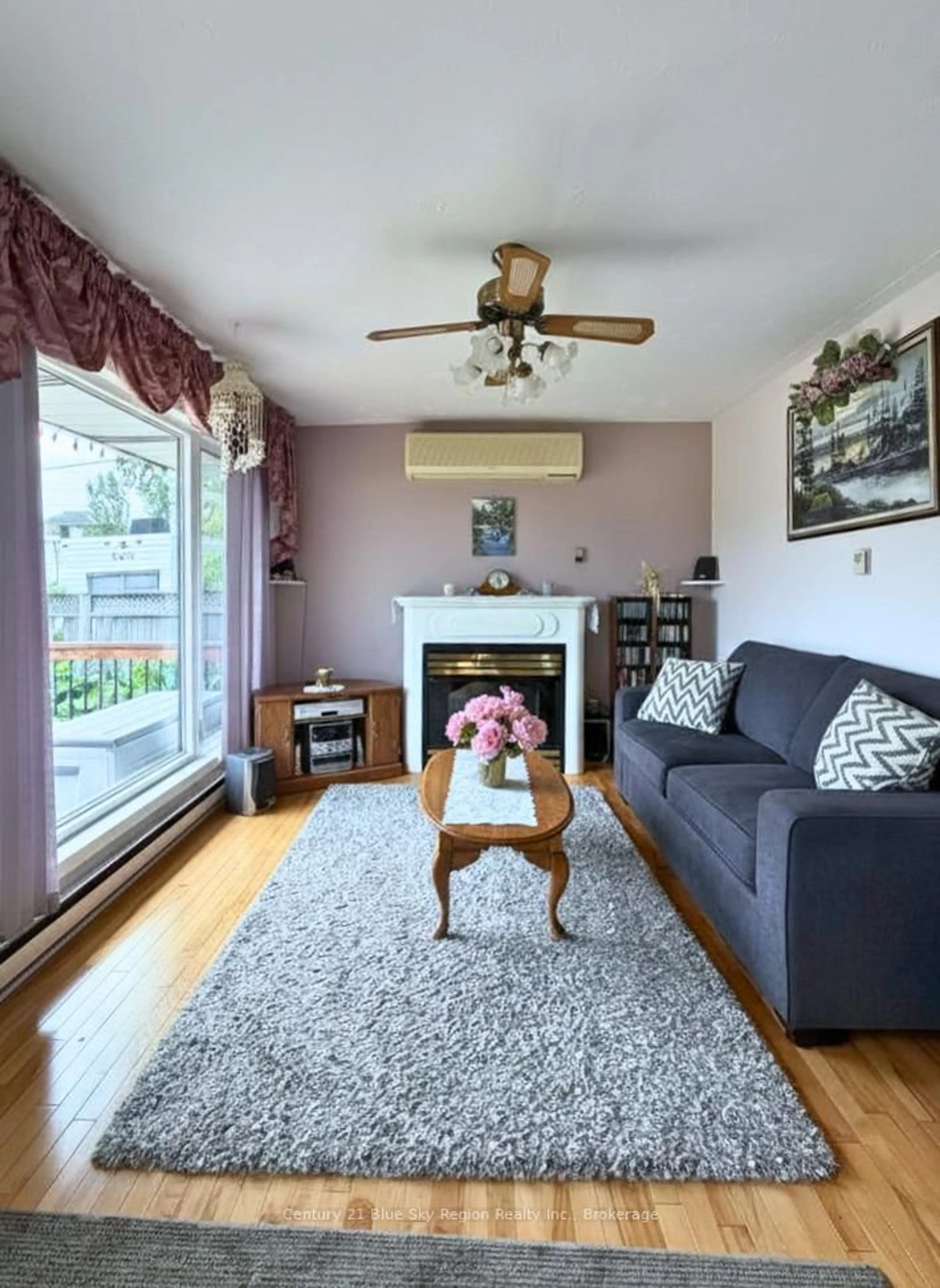 Living room with furniture, wood/laminate floor for 350 Louis St, Mattawa Ontario P0H 1V0