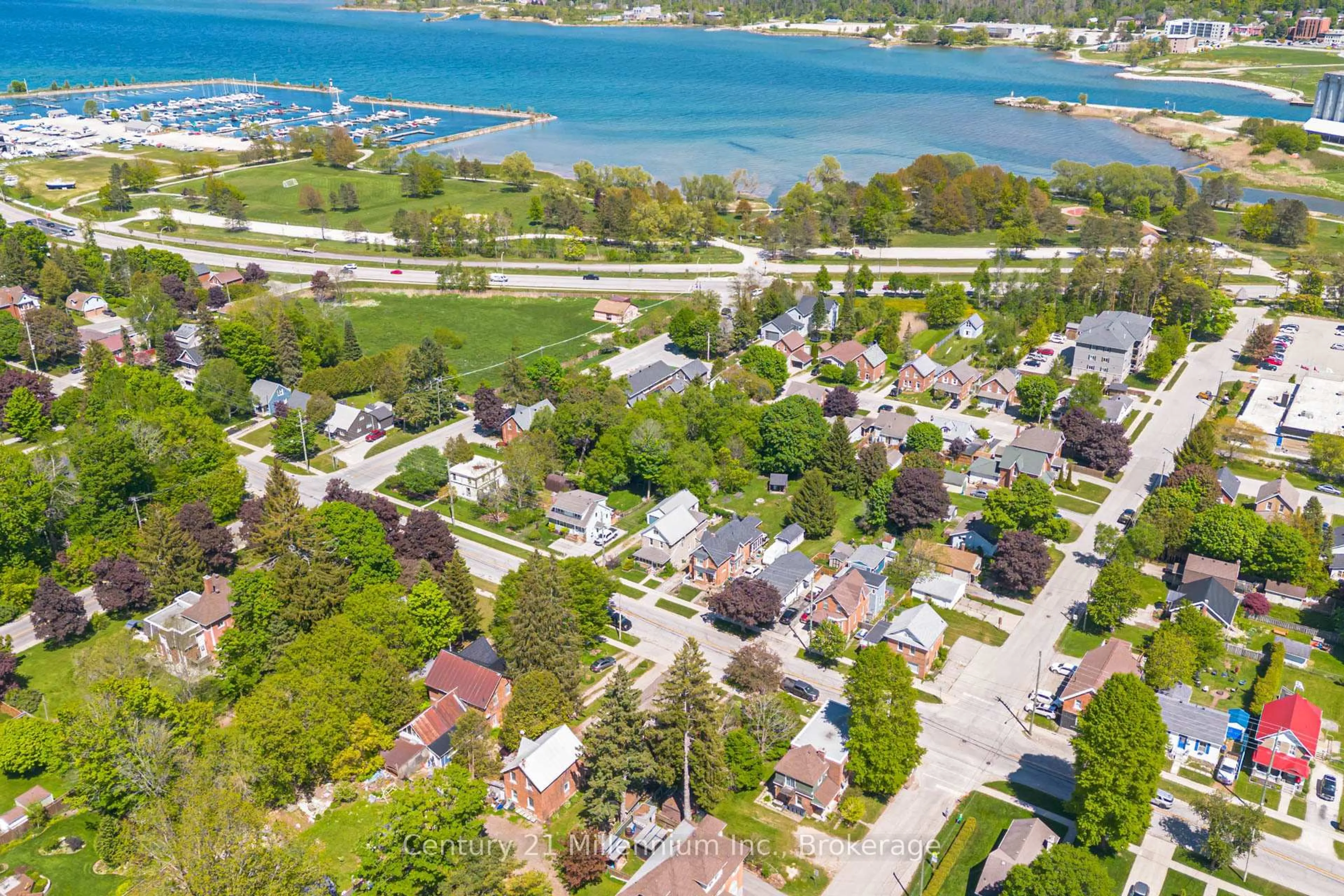 A pic from outside/outdoor area/front of a property/back of a property/a pic from drone, street for 1839 4th Ave, Owen Sound Ontario N4K 4X9