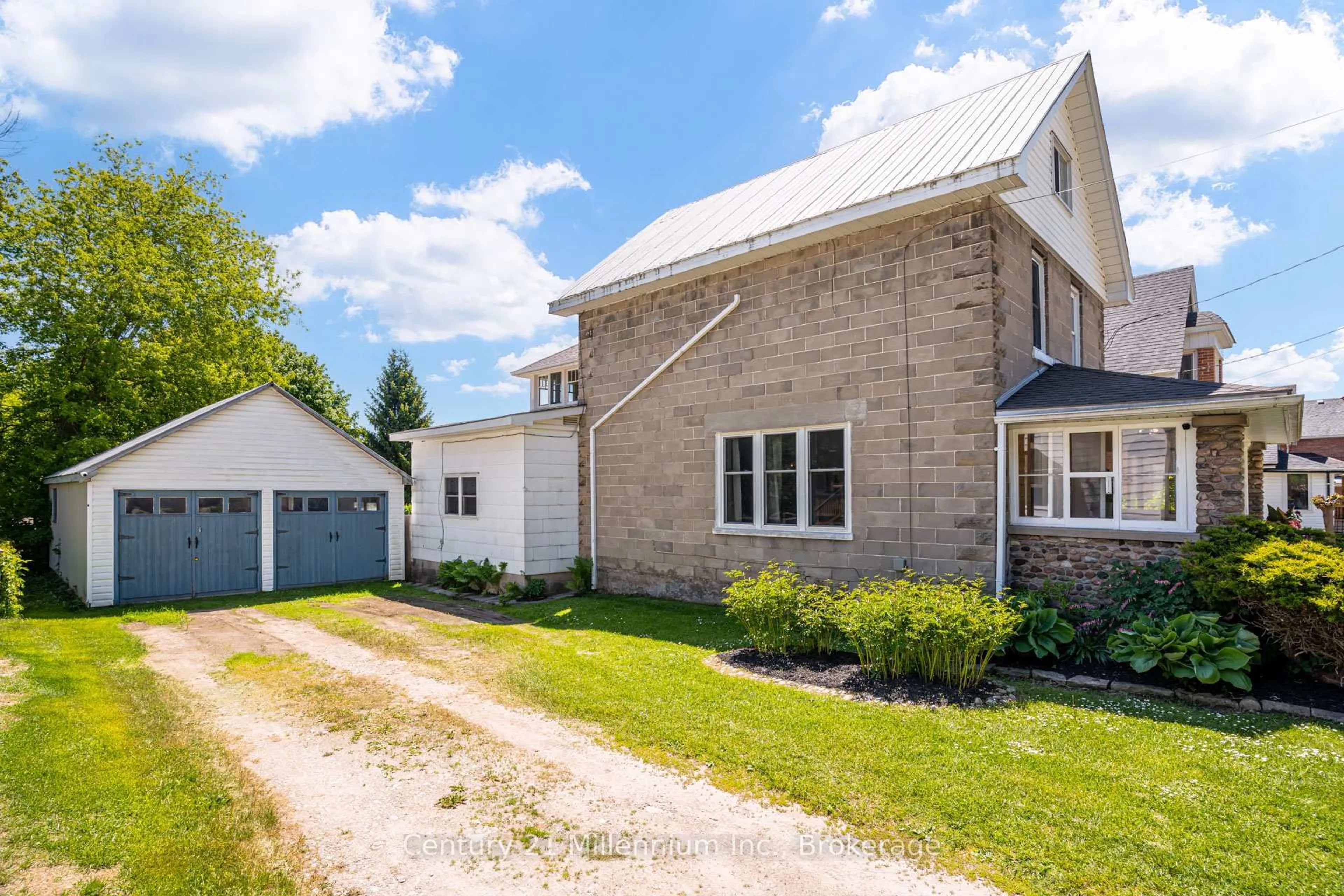 A pic from outside/outdoor area/front of a property/back of a property/a pic from drone, street for 1839 4th Ave, Owen Sound Ontario N4K 4X9