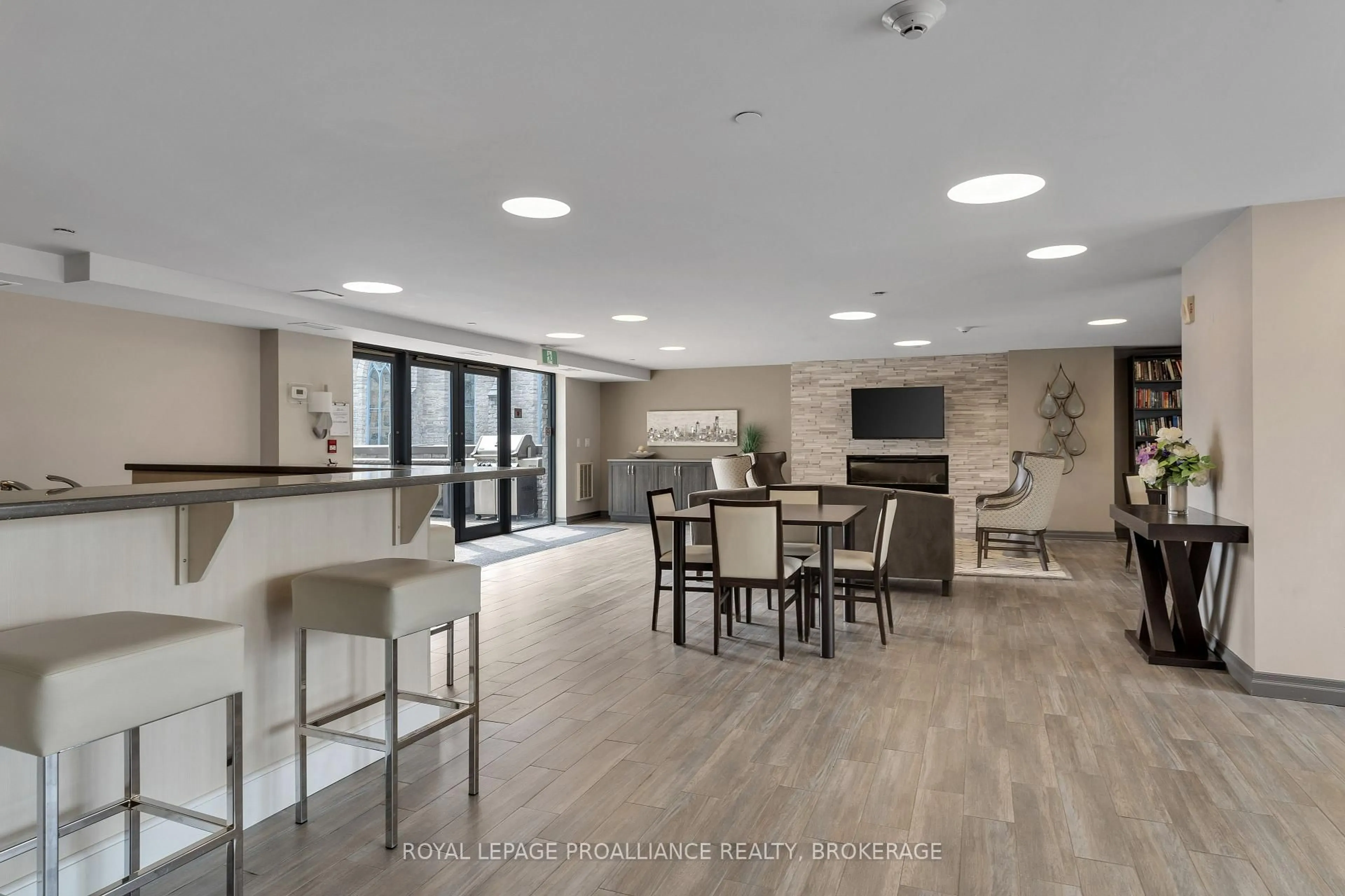 Unknown for 121 Queen St #813, Kingston Ontario K7K 0G6
