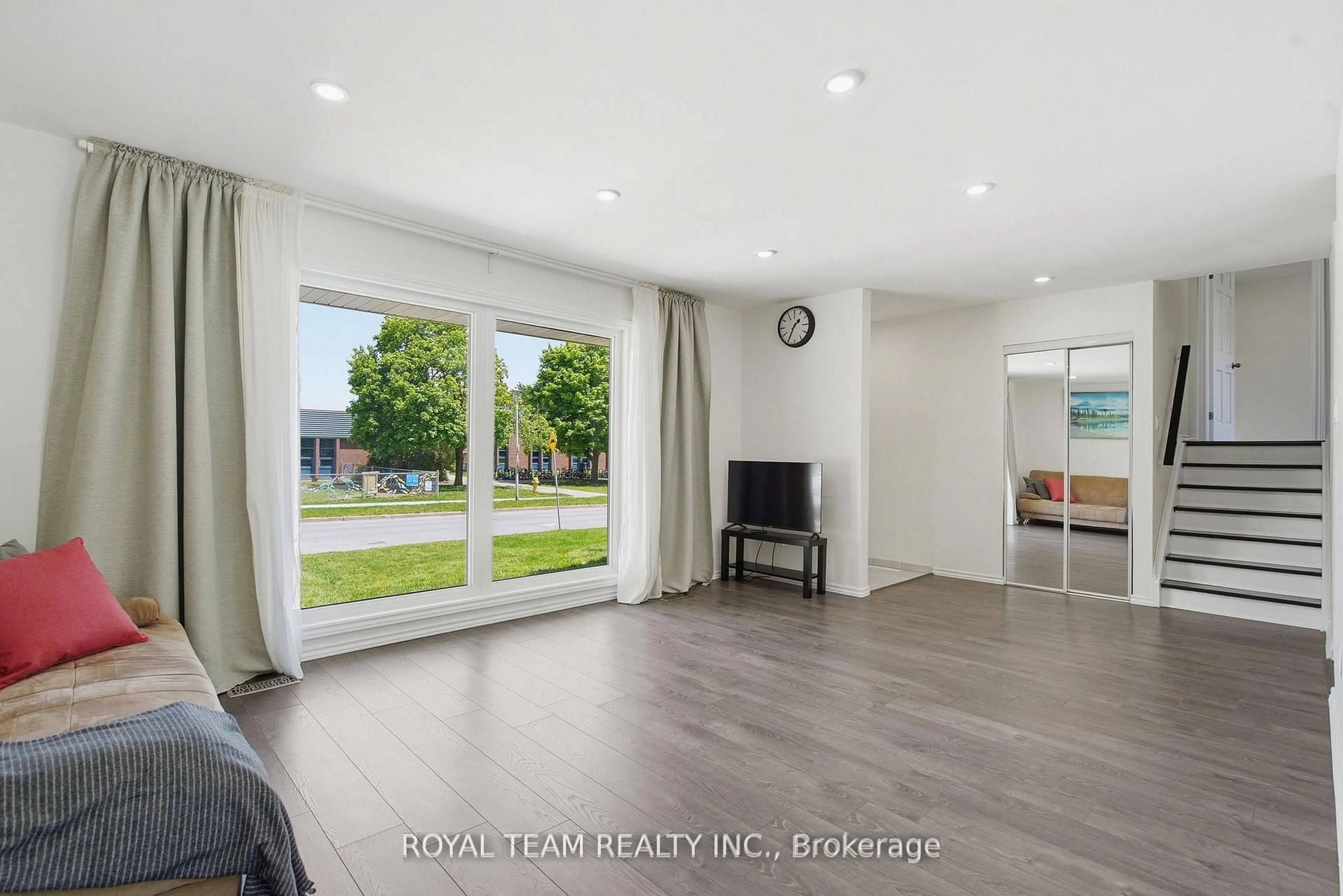 A pic of a room for 653 Steeplechase Dr, London South Ontario N6J 3P3