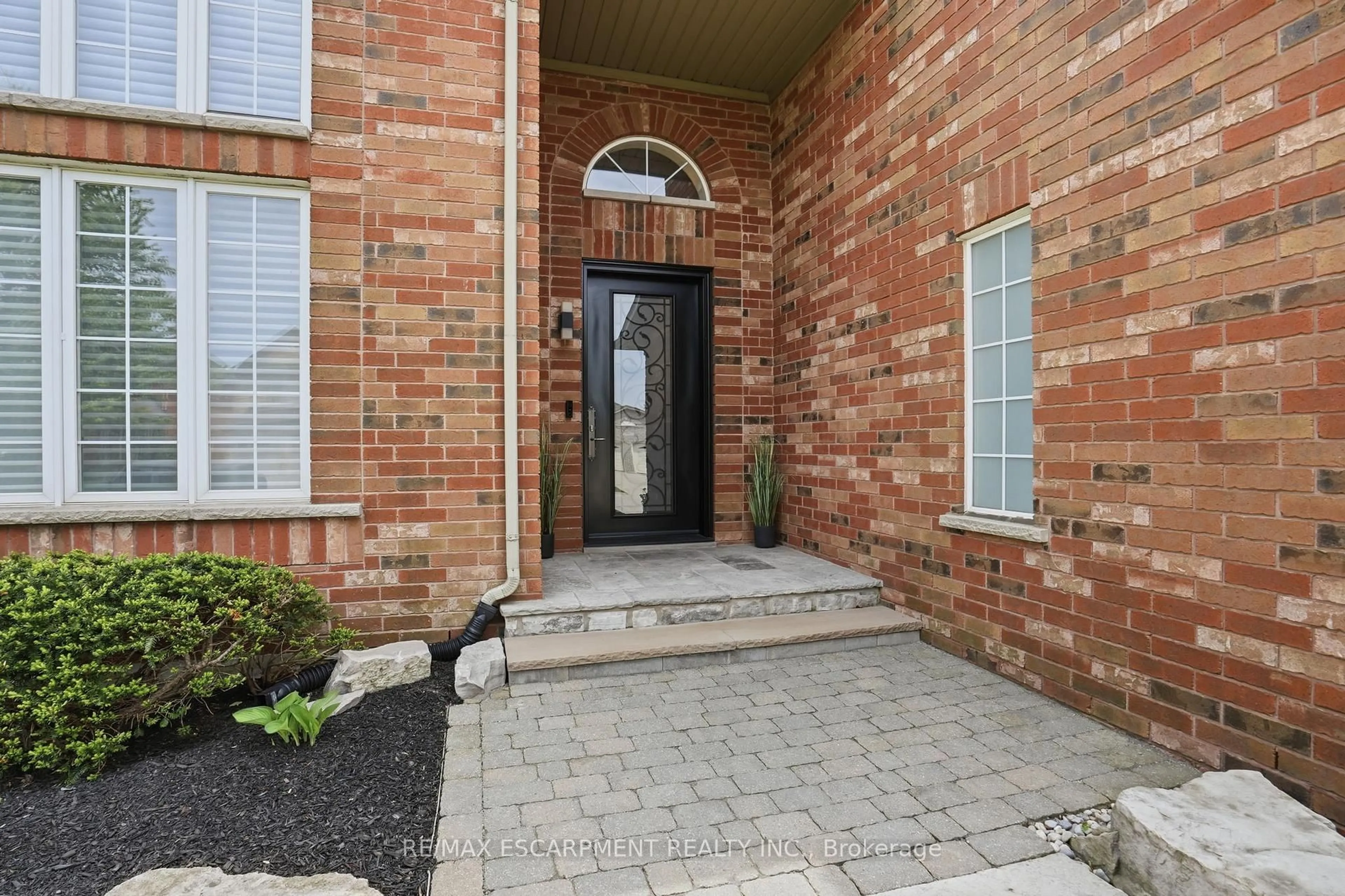 Unknown for 156 VALMONT St, Hamilton Ontario L9G 4Z9
