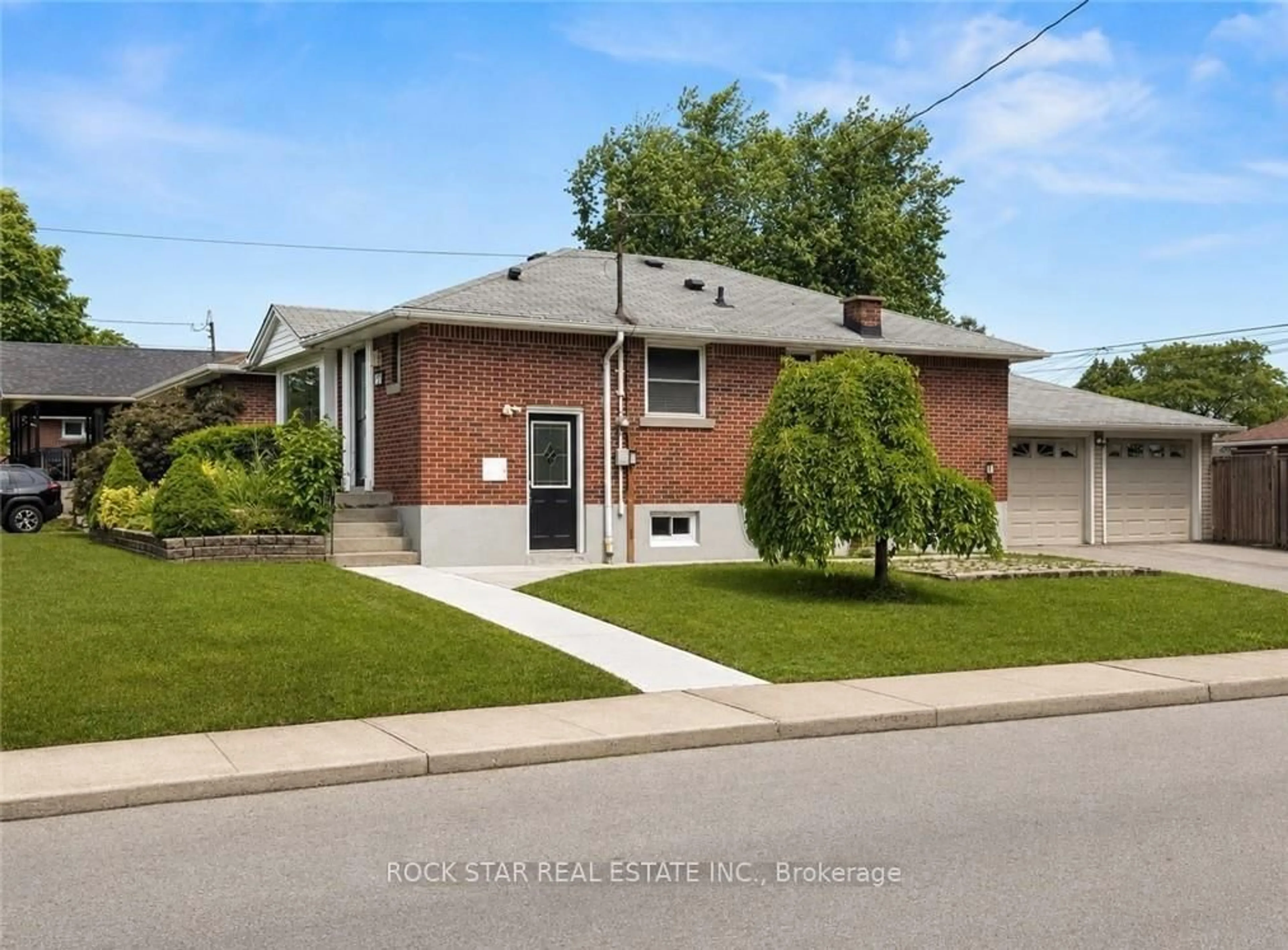 Home with brick exterior material, street for 144 Winchester Blvd, Hamilton Ontario L8T 2N2