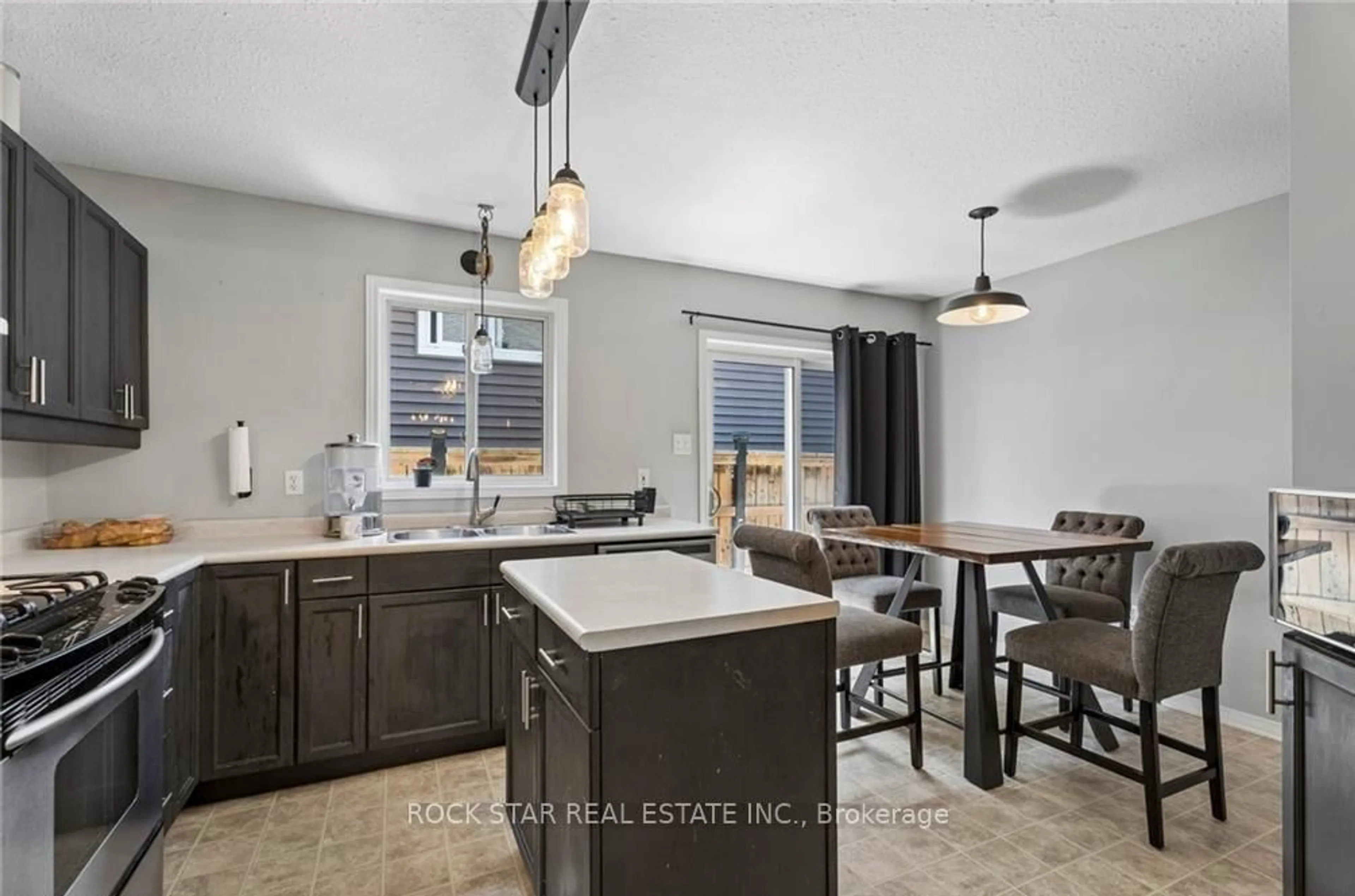 Open concept kitchen, ceramic/tile floor for 56 Golden Acres Dr, West Lincoln Ontario L0R 2A0