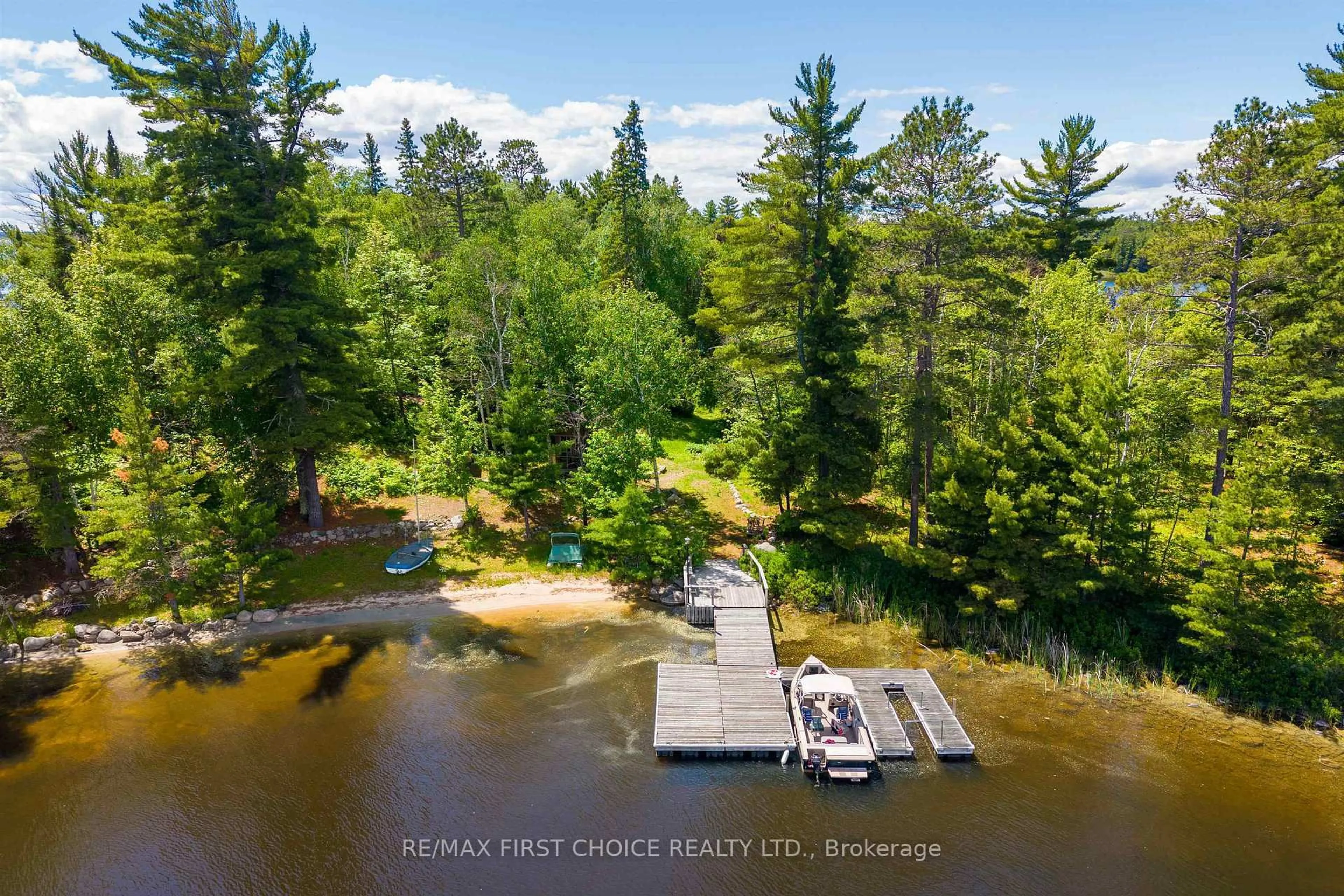 A pic from outside/outdoor area/front of a property/back of a property/a pic from drone, water/lake/river/ocean view for G-1425 Ben Island, Rainy Lake, Rainy River Remote Area Ontario P0W 1H0