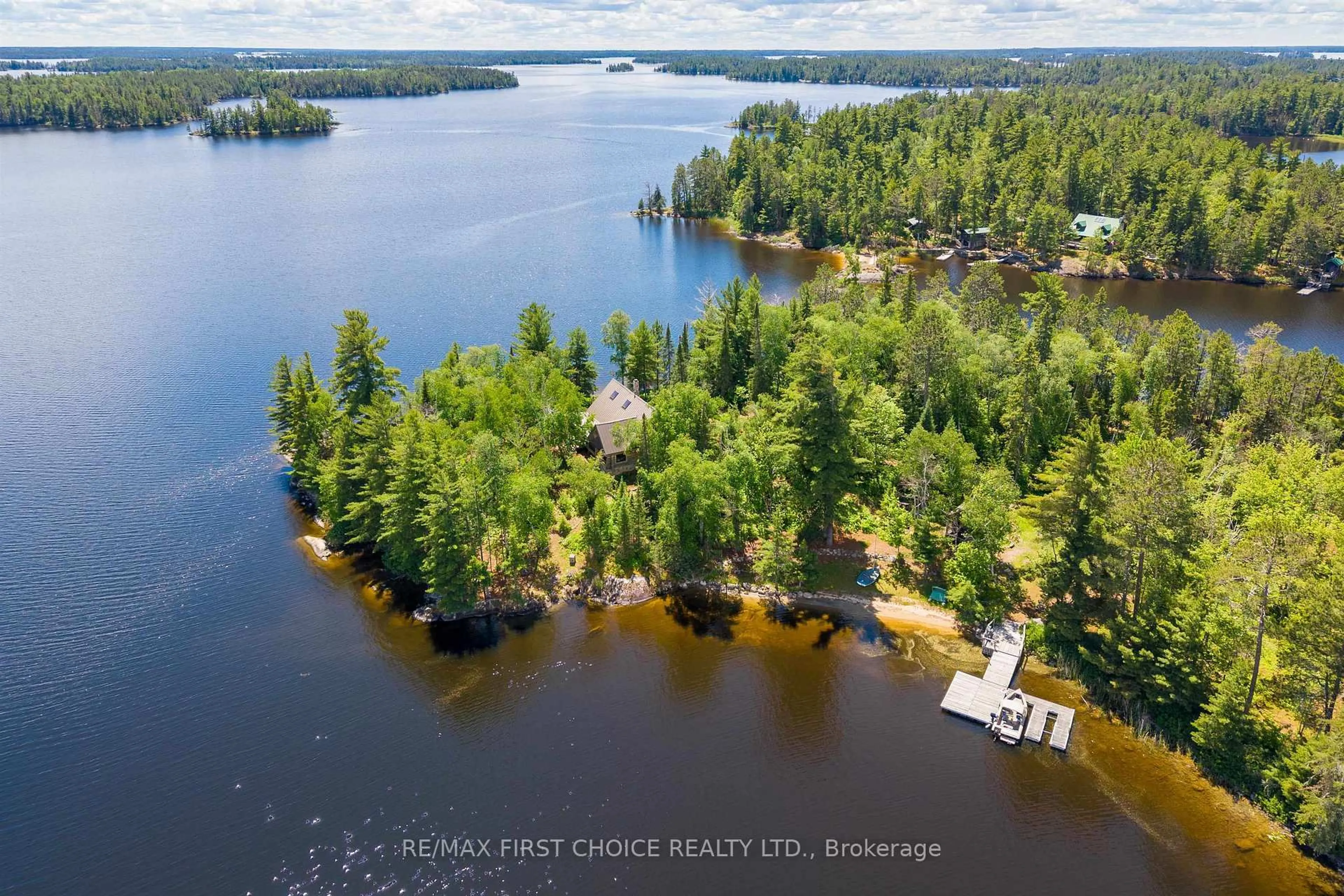 A pic from outside/outdoor area/front of a property/back of a property/a pic from drone, water/lake/river/ocean view for G-1425 Ben Island, Rainy Lake, Rainy River Remote Area Ontario P0W 1H0