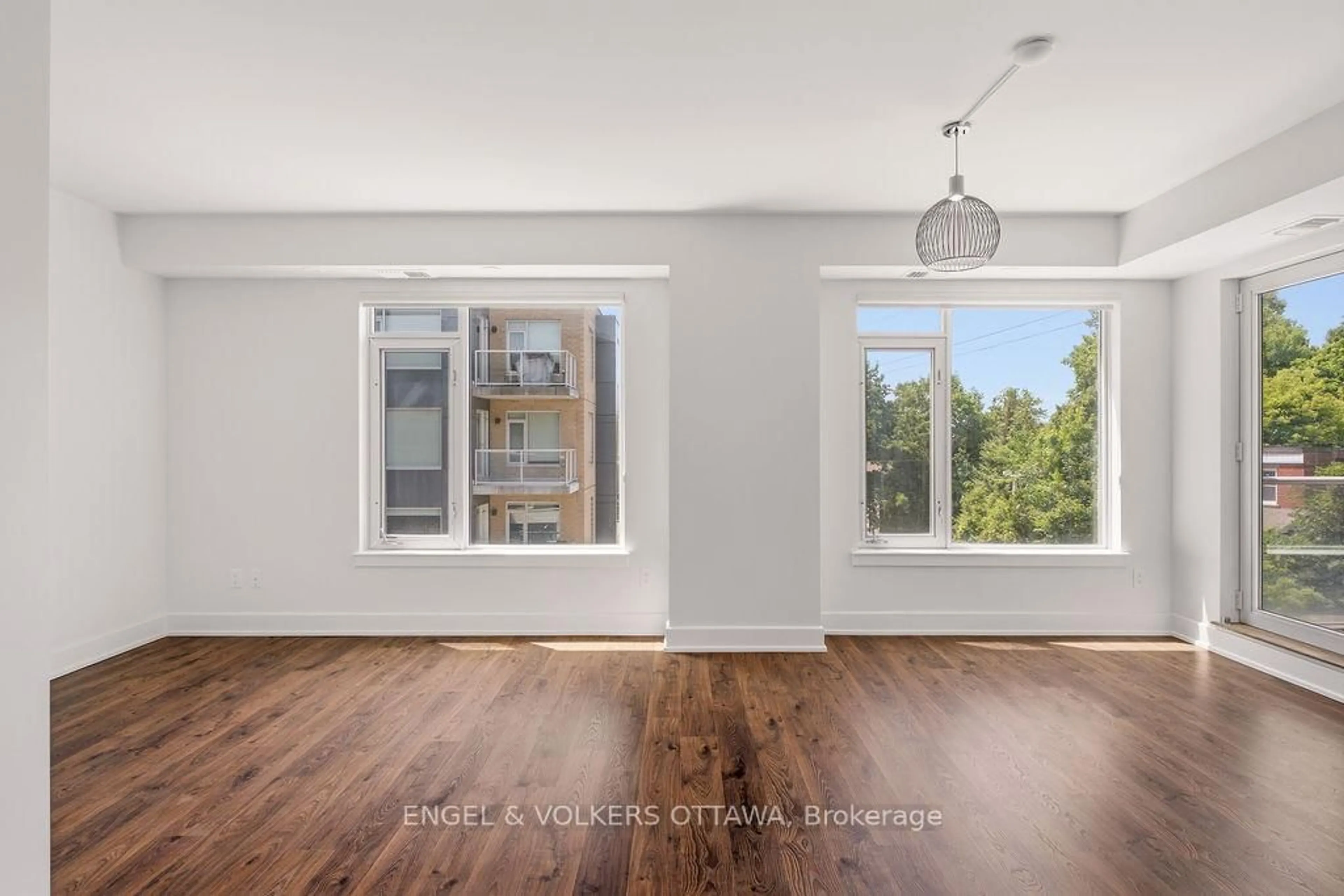 A pic of a room for 7 Marquette Ave #318, Ottawa Ontario K1L 8A7