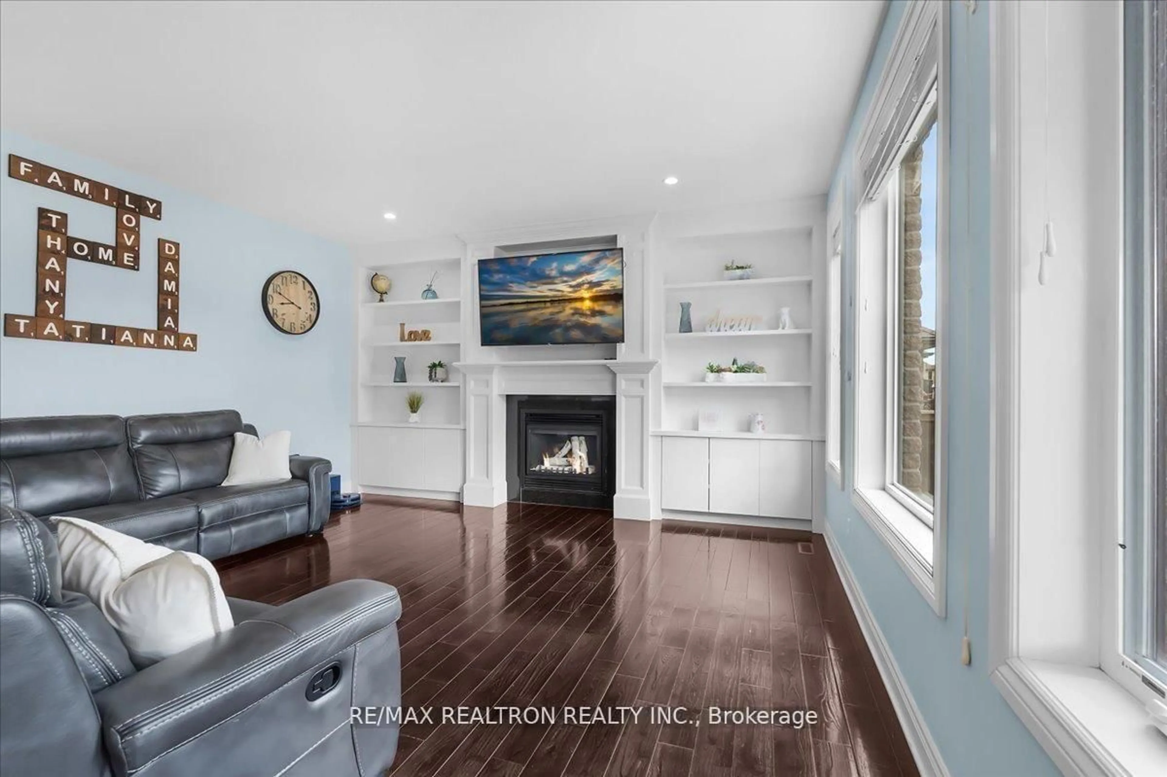 Living room with furniture, unknown for 177 MARTIN Dr, Middlesex Centre Ontario N0M 2A0