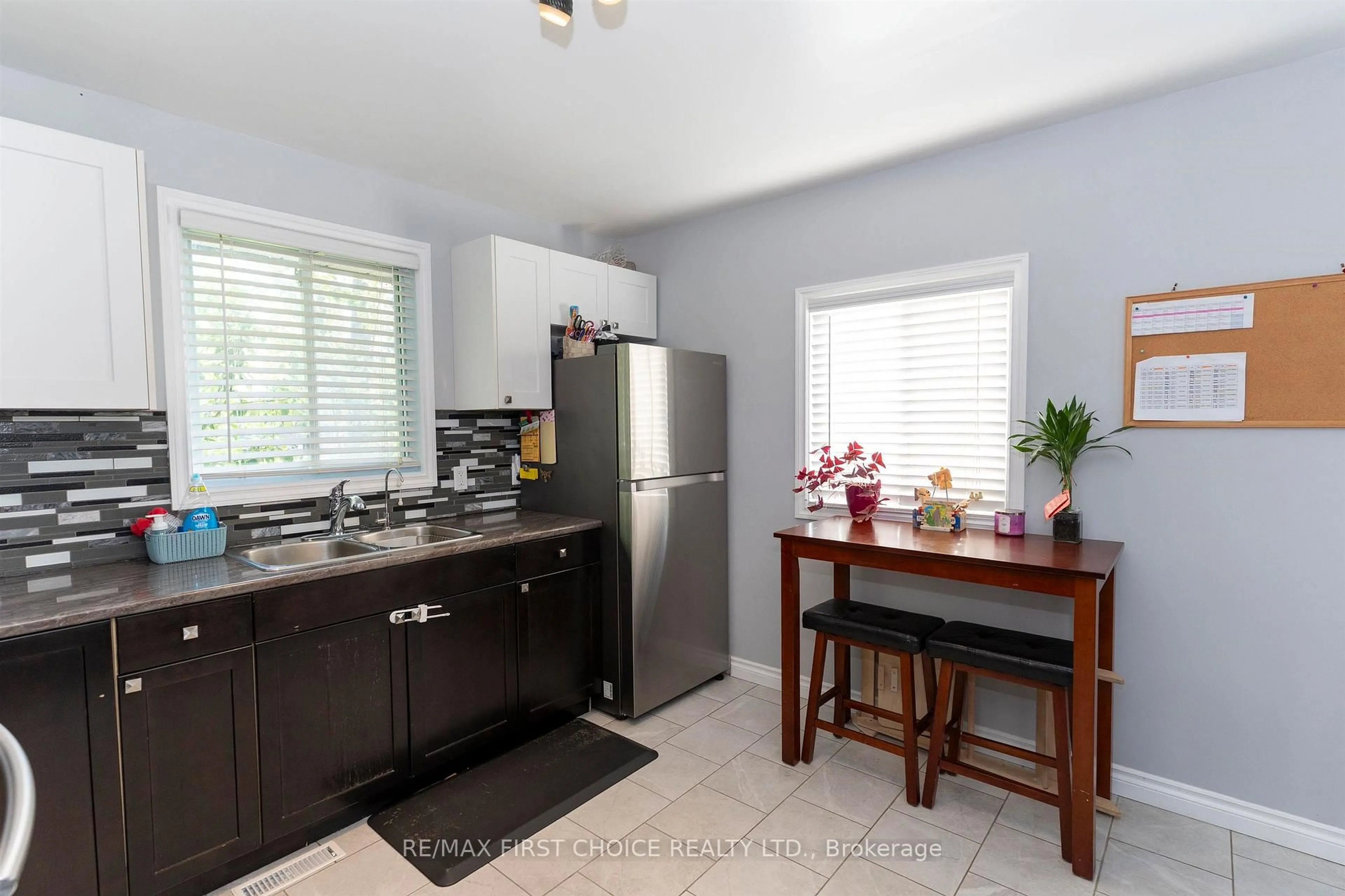 Standard kitchen, unknown for 309 Ontario St, Thunder Bay Ontario P7B 3G9