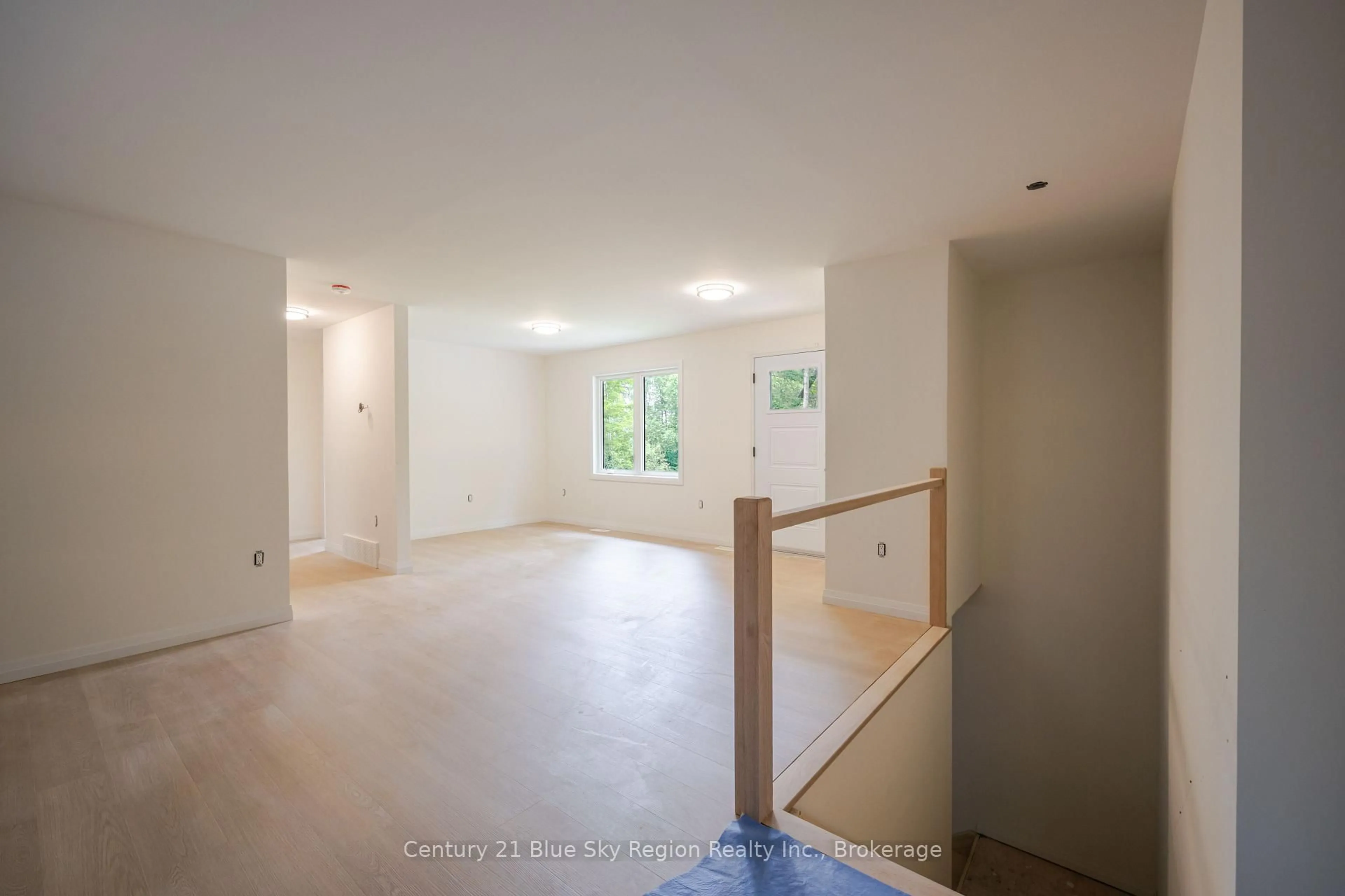 Indoor foyer for 205 Greenwood Dr, Bonfield Ontario P0H 1E0
