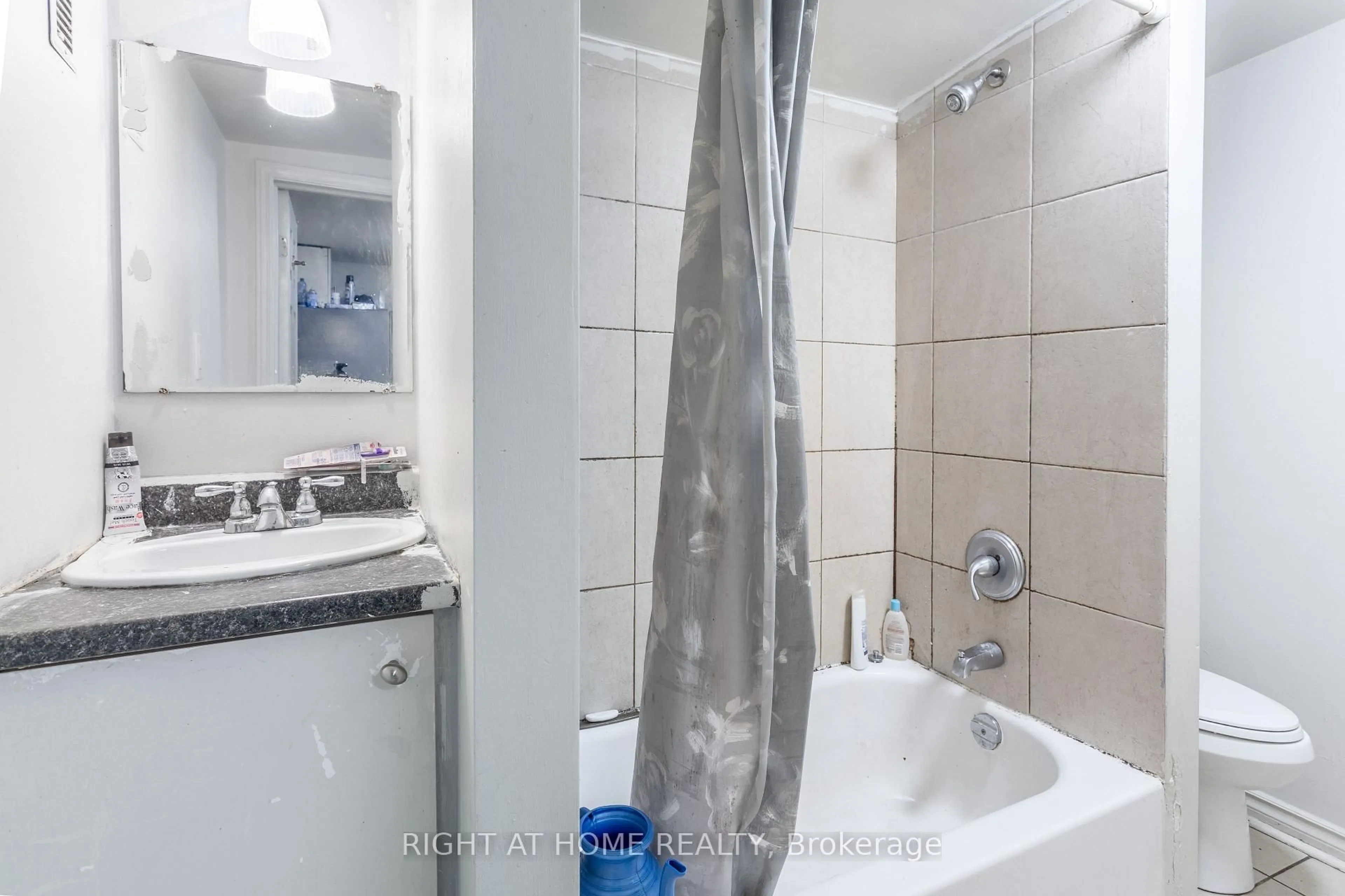 Standard bathroom, ceramic/tile floor for 167-177 Wilson St, Hamilton Ontario L8R 1E3