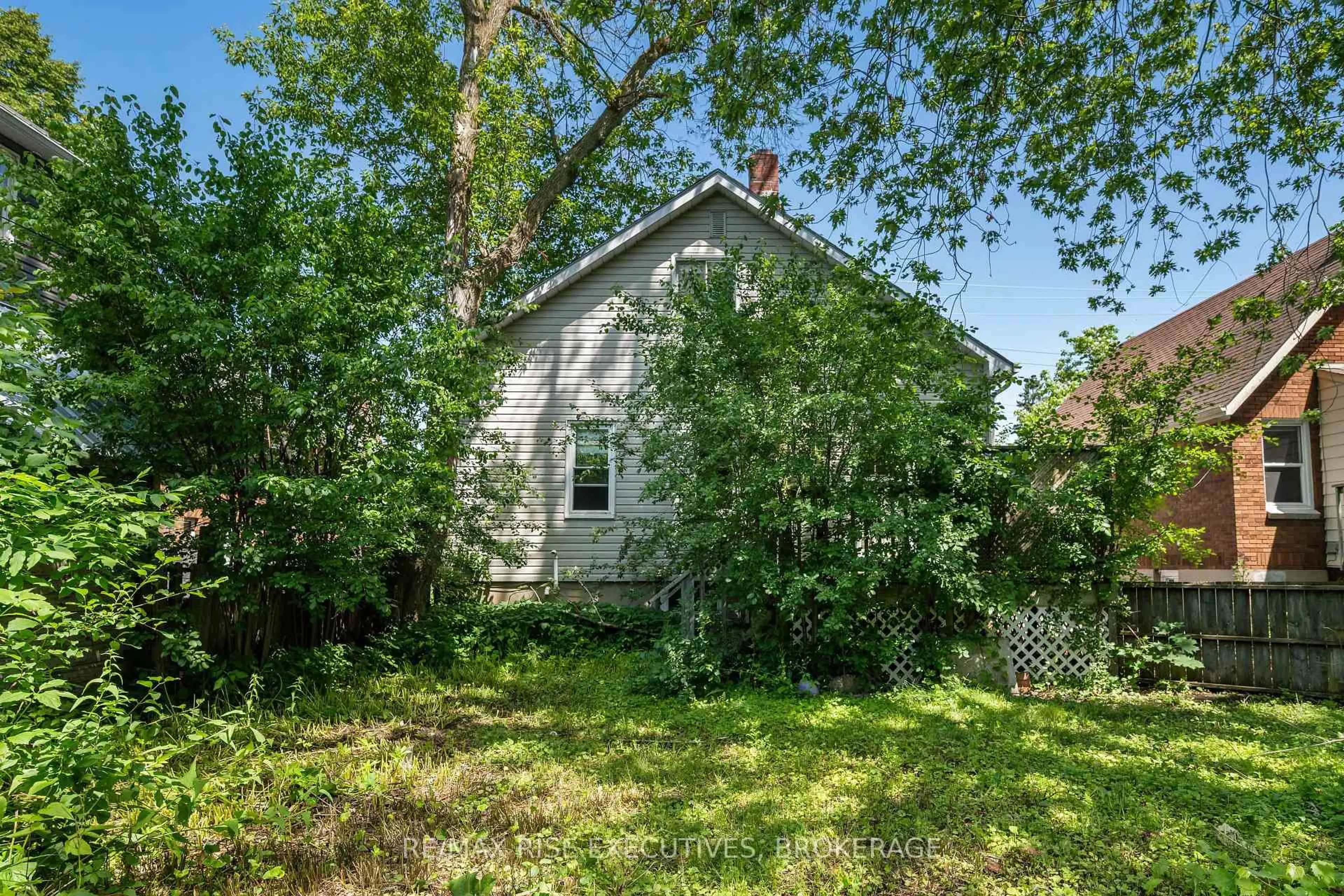 Shed for 690 Johnson St, Kingston Ontario K7L 2A8