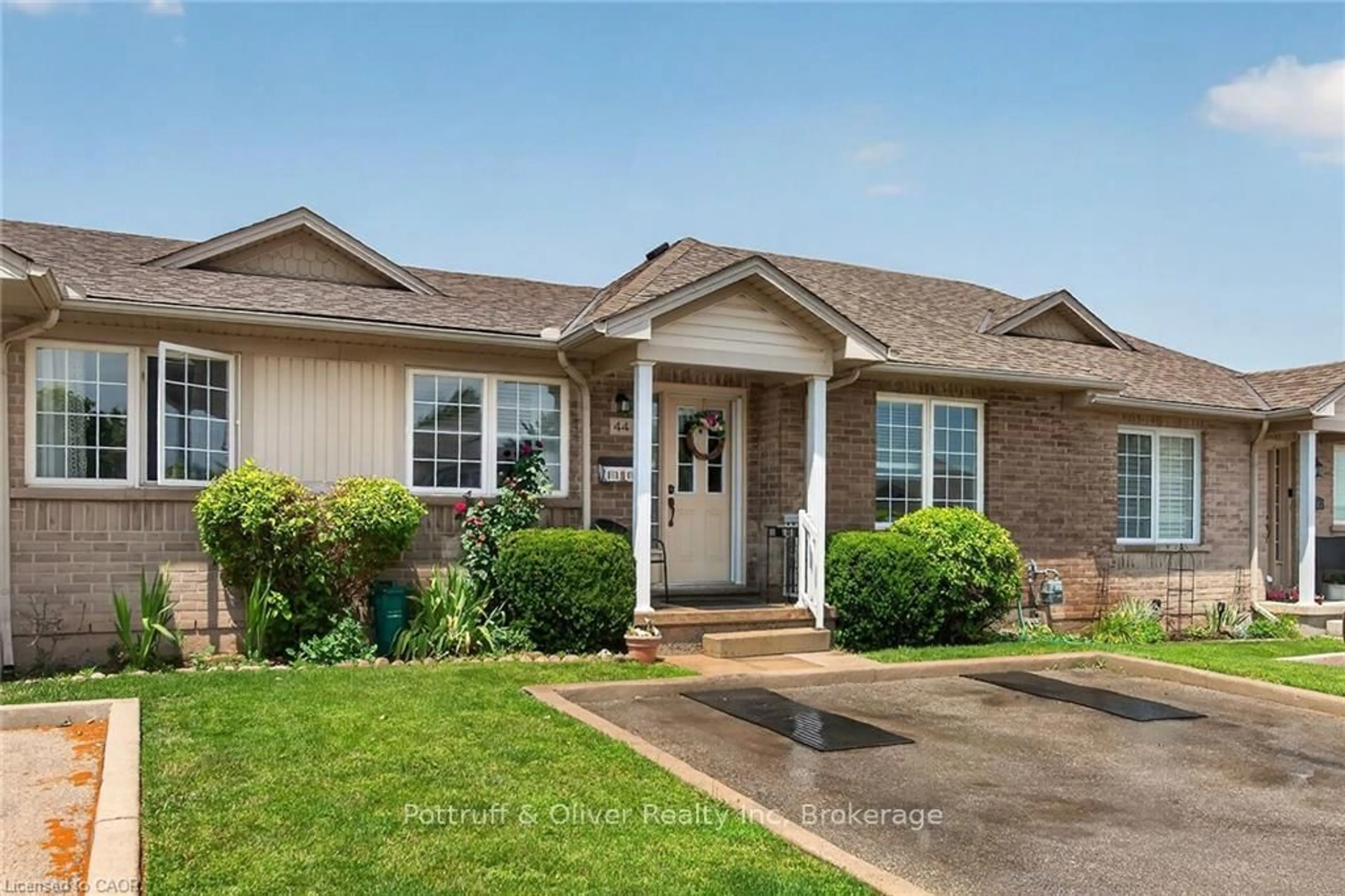 Home with brick exterior material, street for 24 Kenyon Cres #44, Grimsby Ontario L3M 5S4